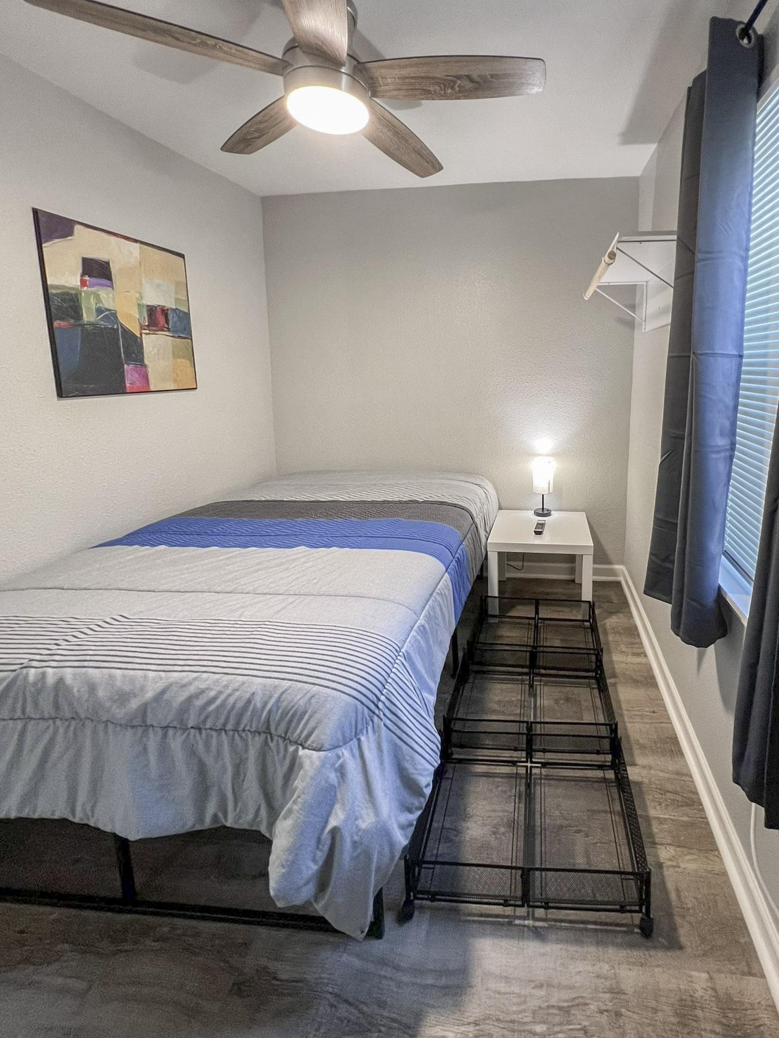 bedroom, detected:ceiling fan, bed, window blind