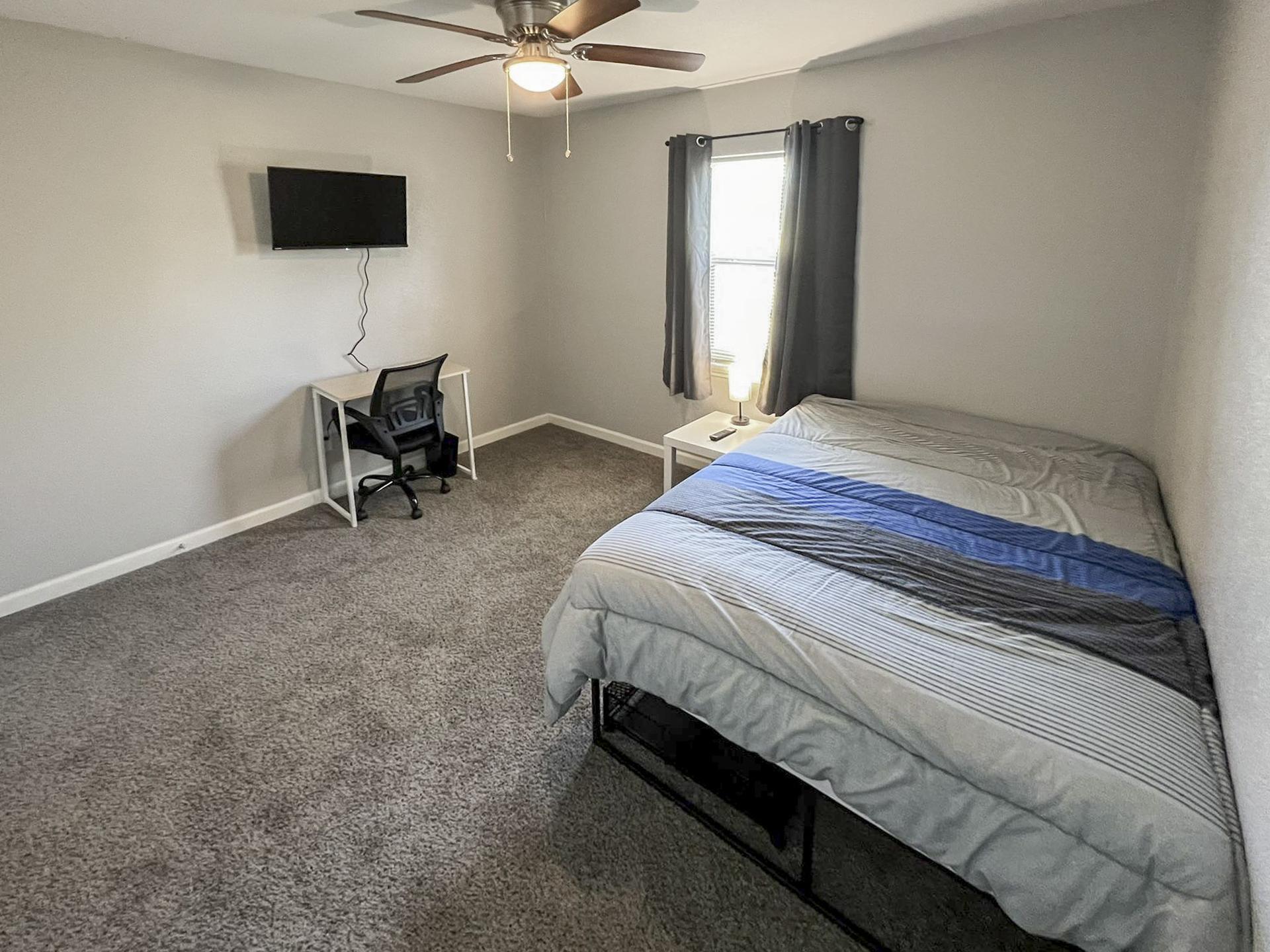 bedroom, detected:ceiling fan, bed, window blind
