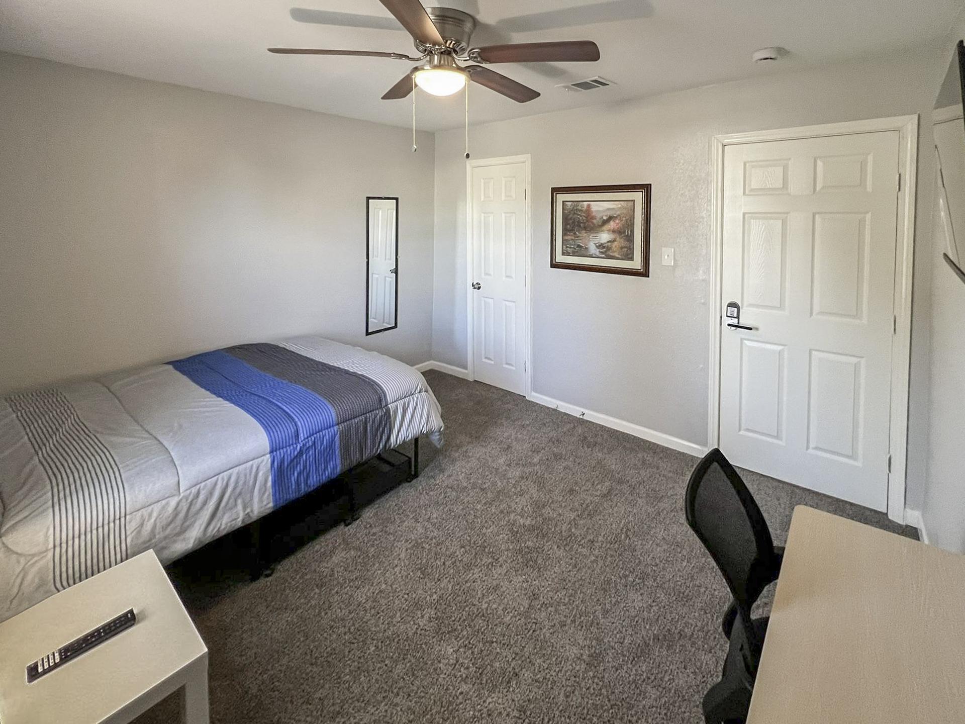 bedroom, detected:ceiling fan, bed