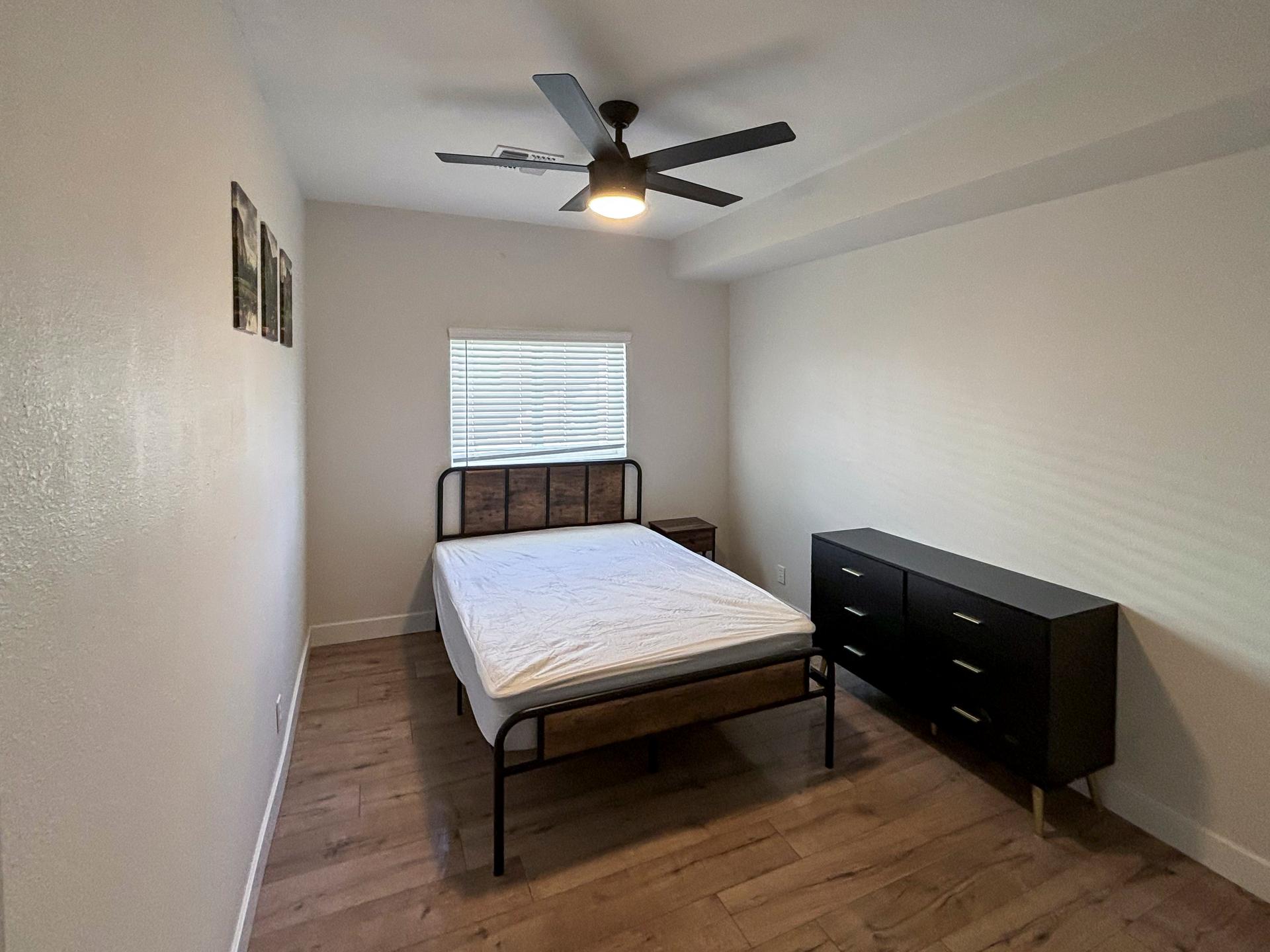bedroom, detected:ceiling fan, bed, window blind