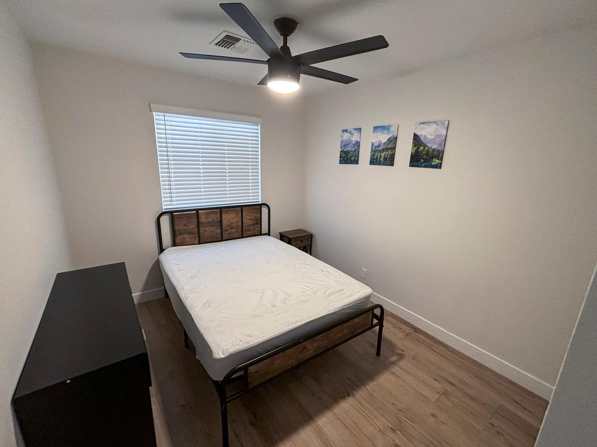 bedroom, detected:ceiling fan, window blind, bed
