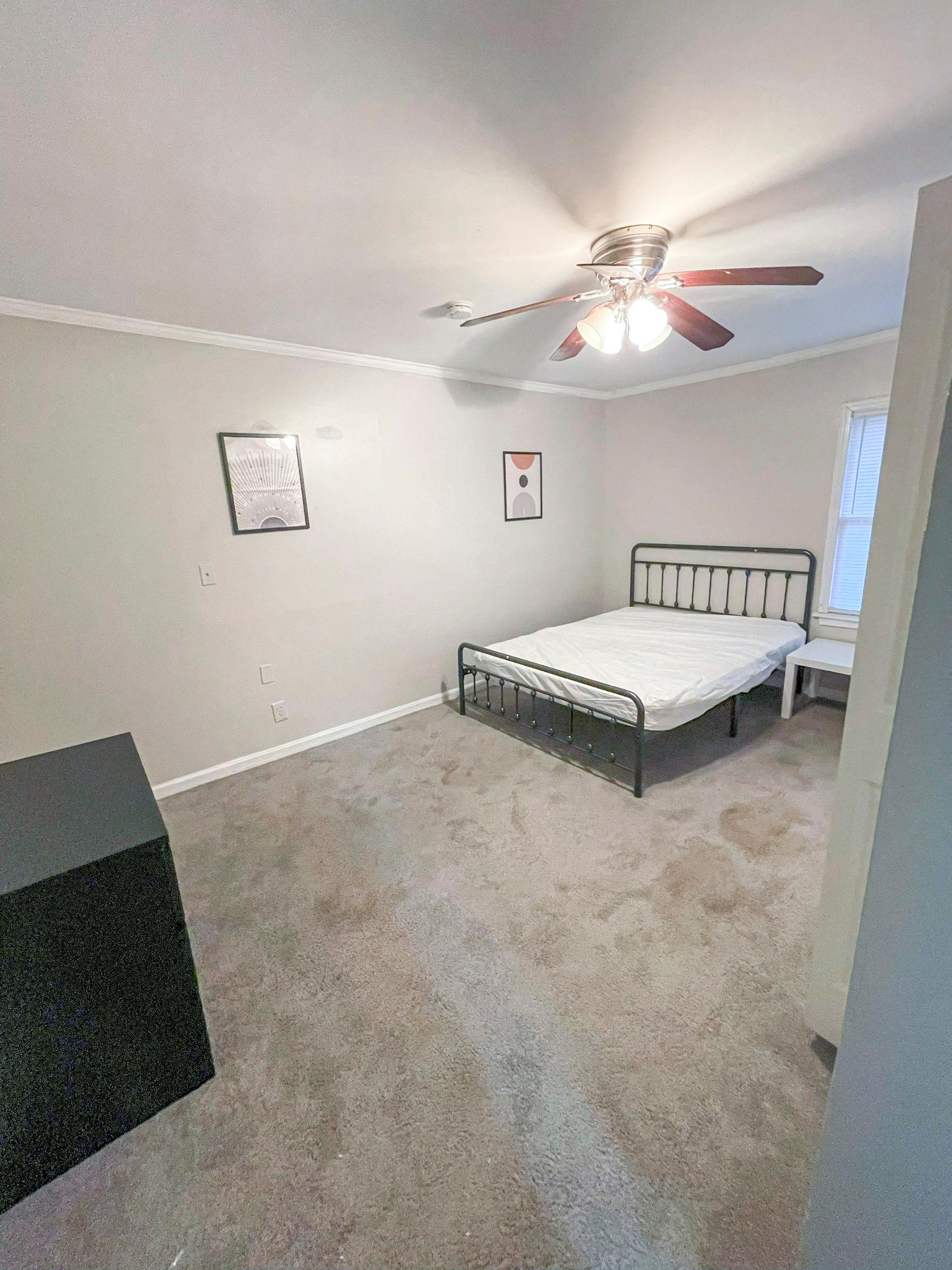 bedroom, detected:ceiling fan, window blind, bed