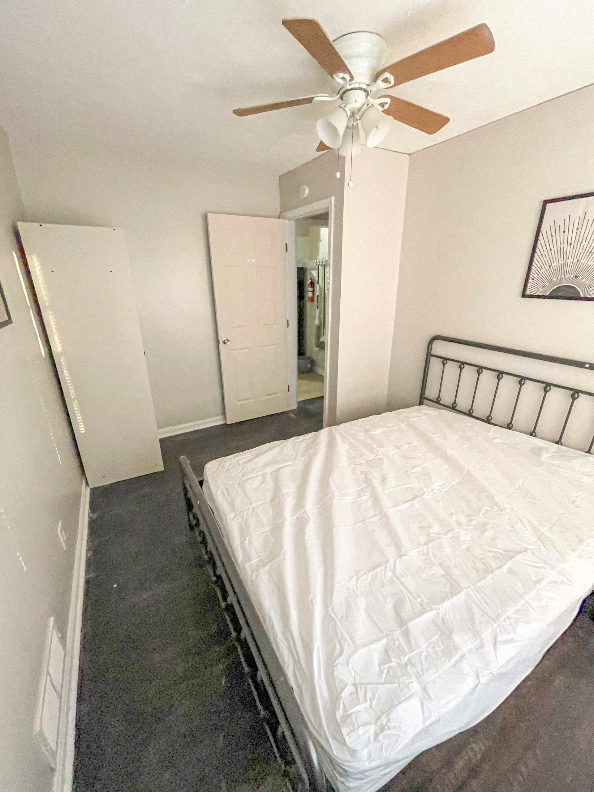 bedroom, detected:ceiling fan, bed, window blind