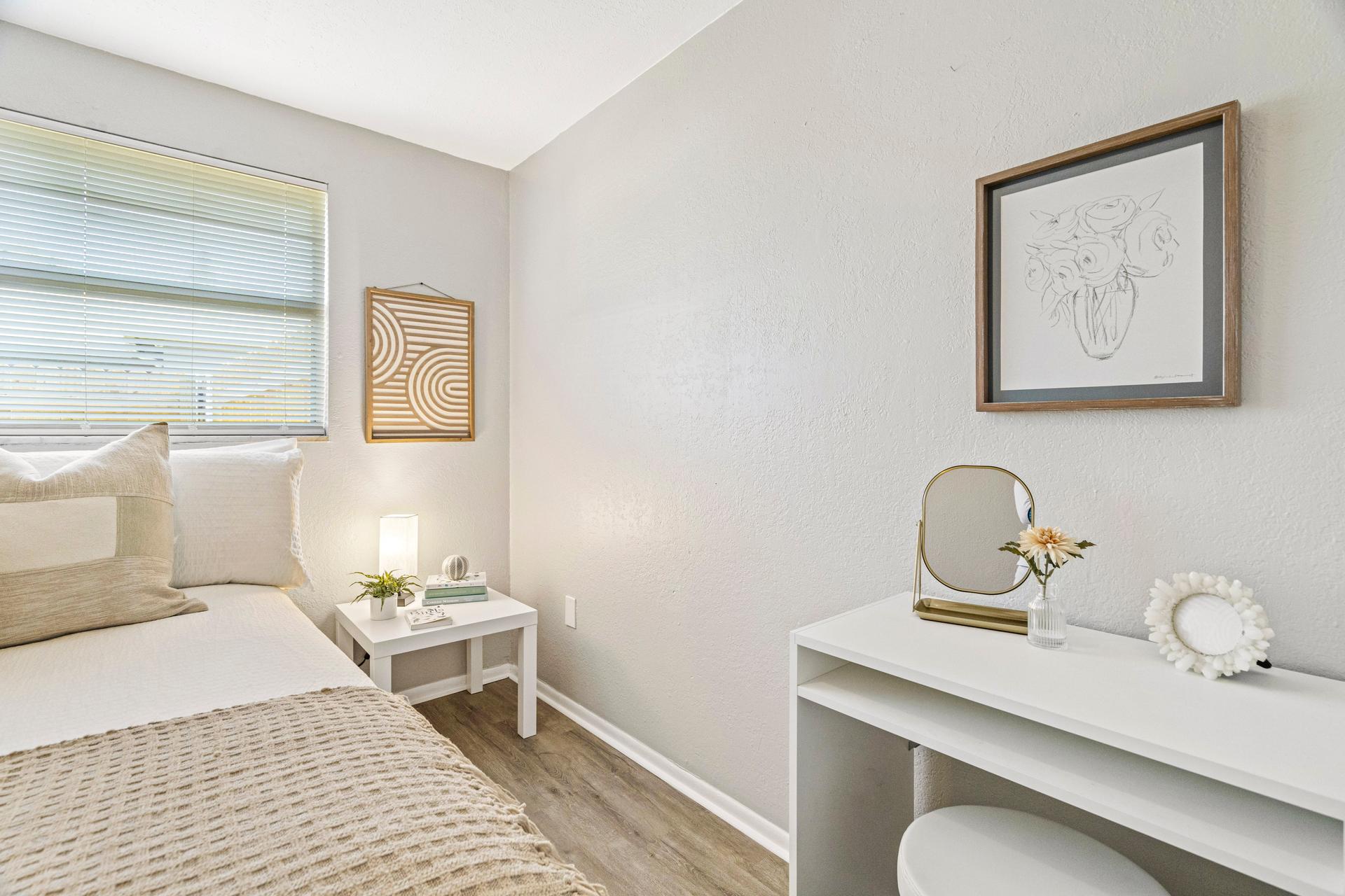 bedroom, detected:window blind, bed