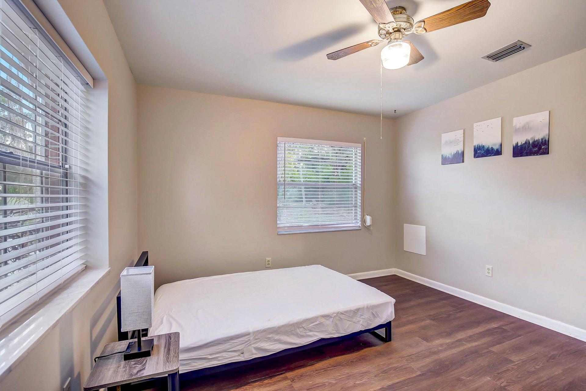 bedroom, detected:window blind, ceiling fan, bed