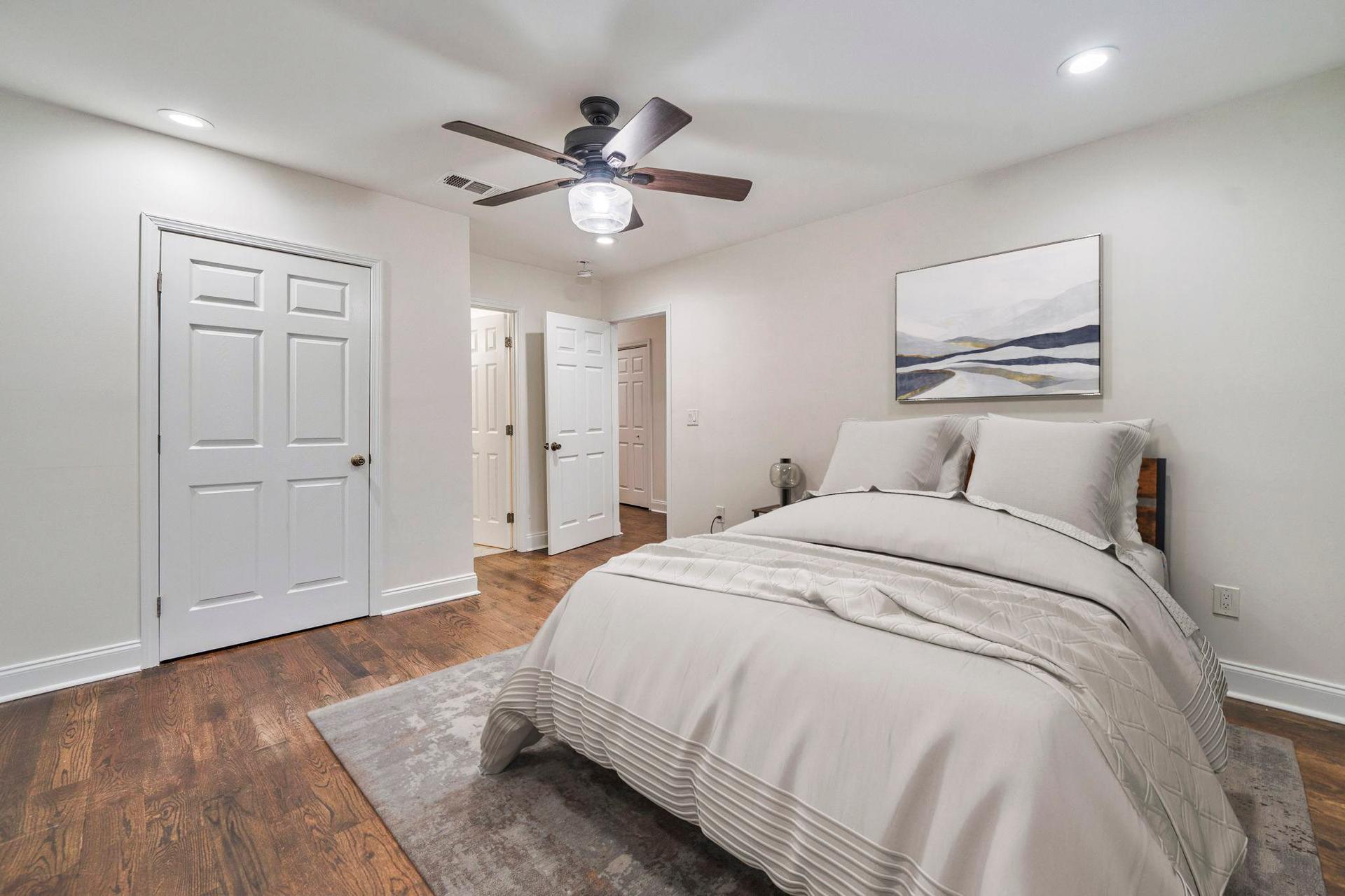 bedroom, detected:ceiling fan, bed, window blind