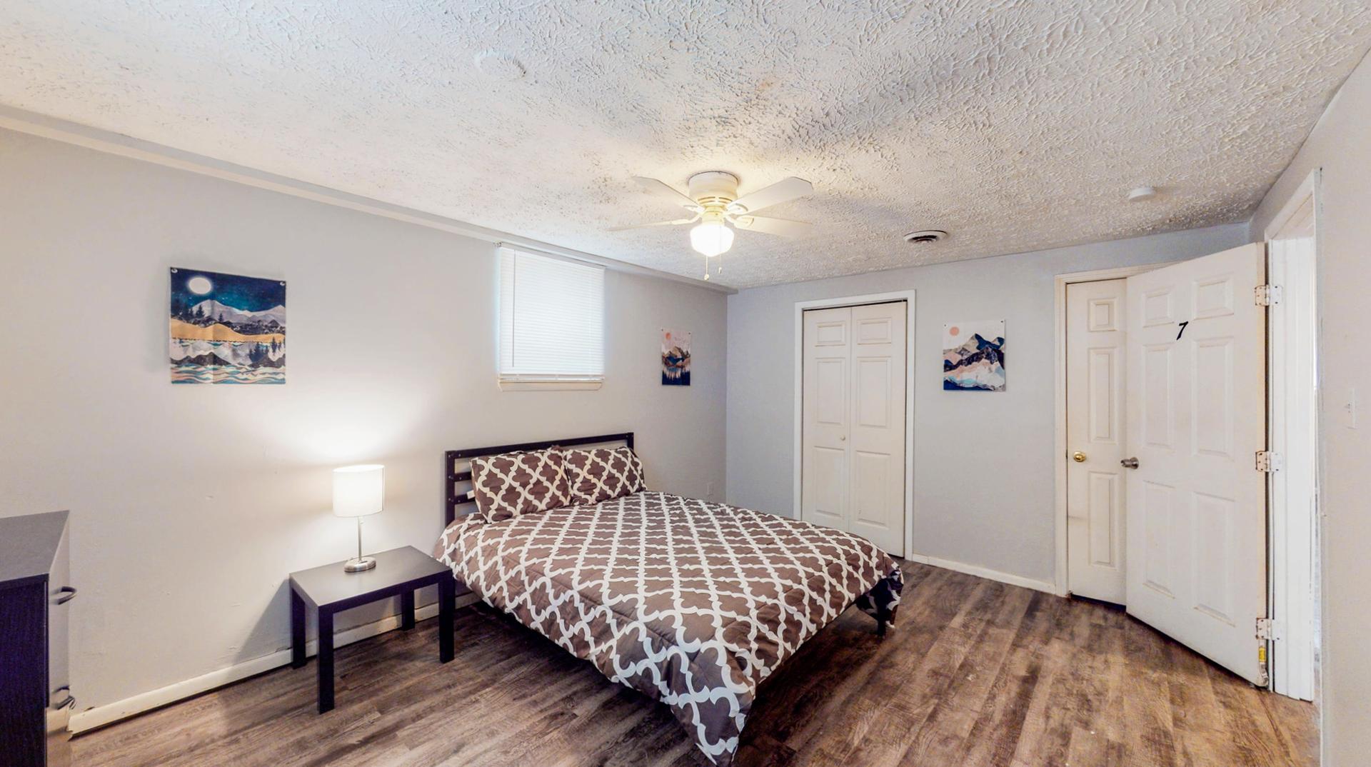 Spacious room with closet