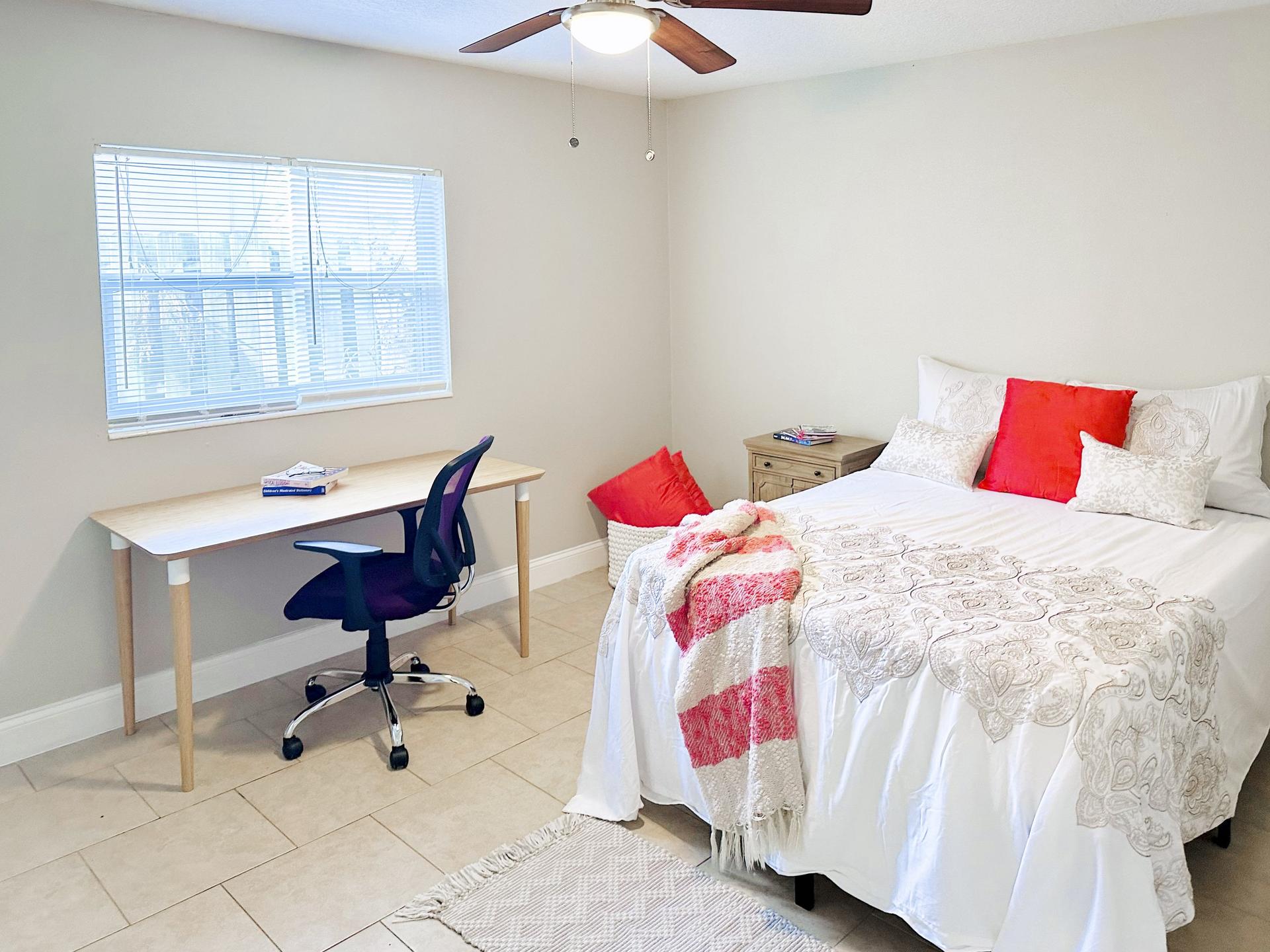 bedroom, detected:ceiling fan, window blind, bed