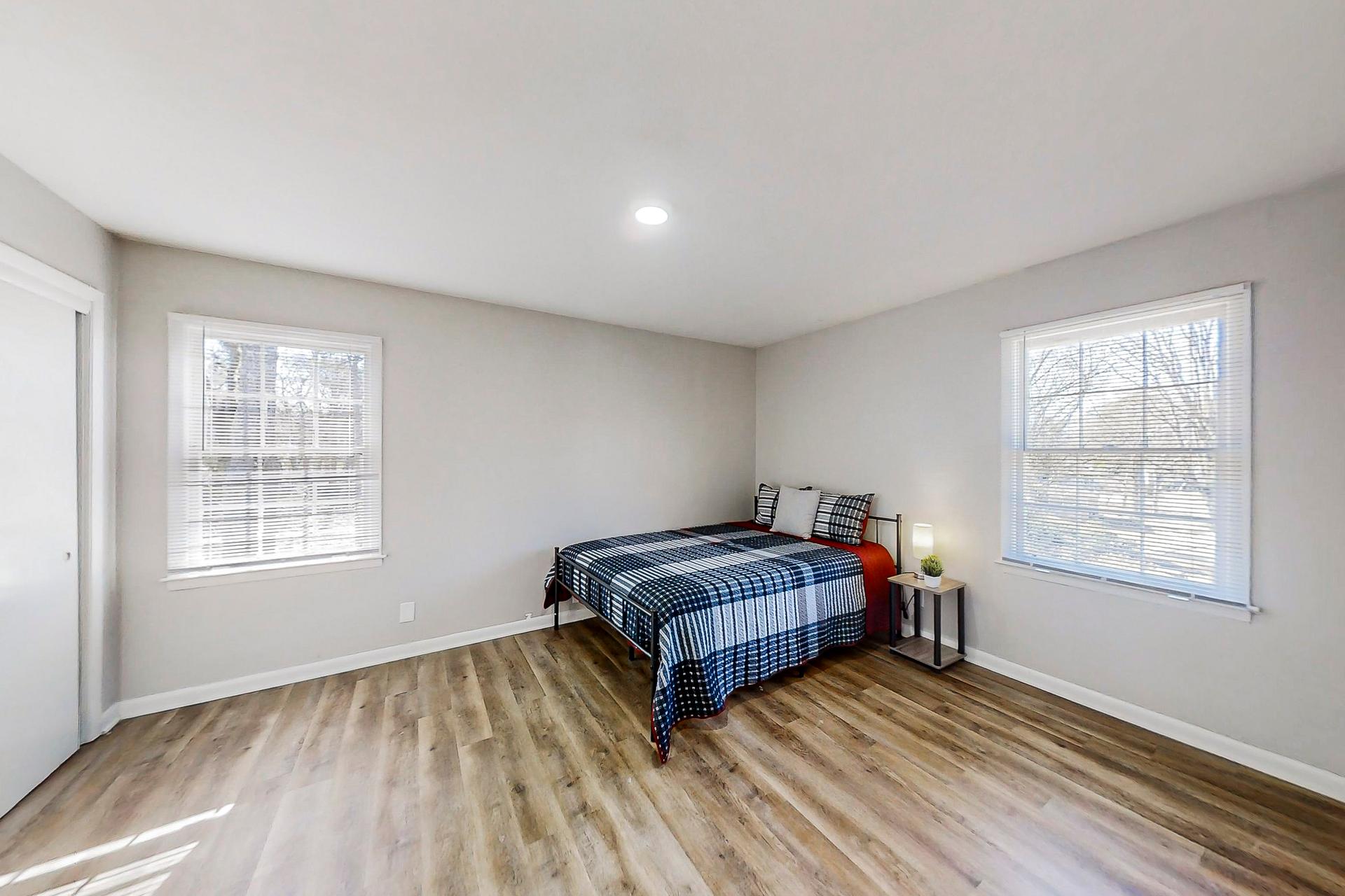 bedroom, detected:window blind, bed