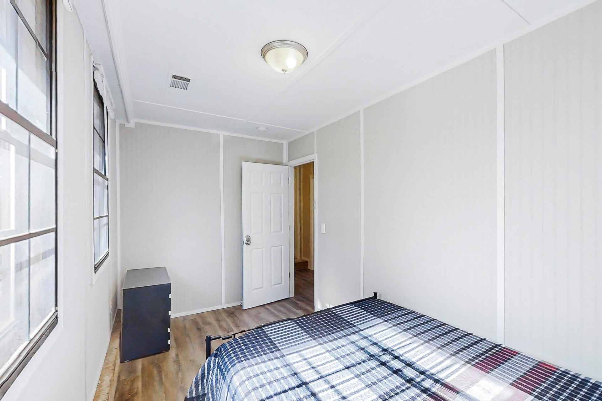 bedroom, detected:bed, window blind