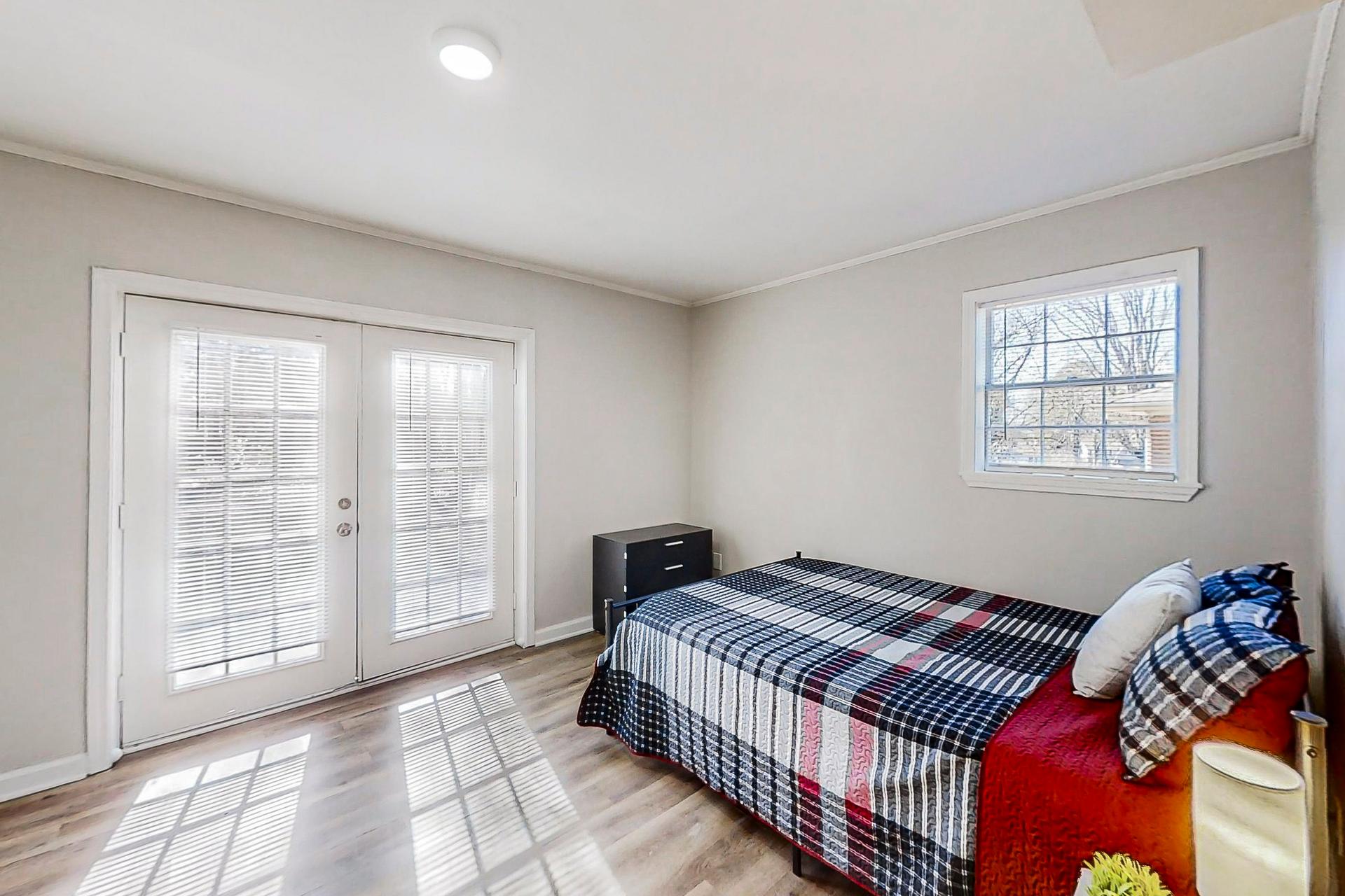 bedroom, detected:bed, window blind