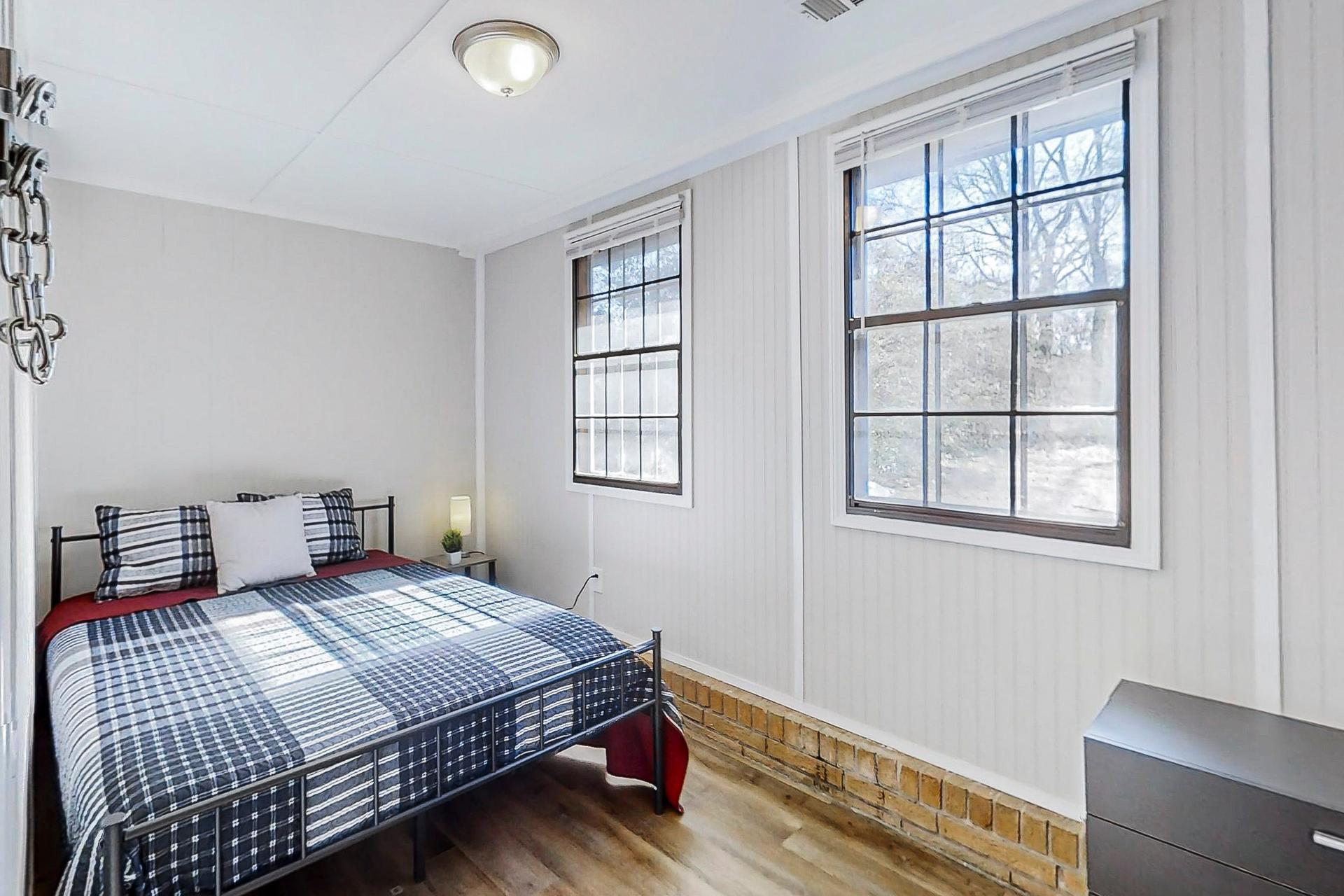 bedroom, detected:bed, window blind