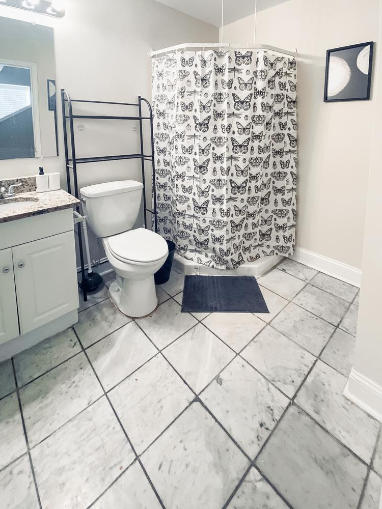 Bathroom(s)