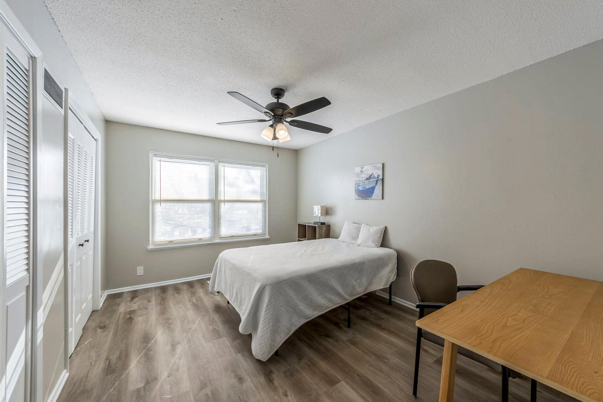 bedroom, detected:ceiling fan, window blind, bed