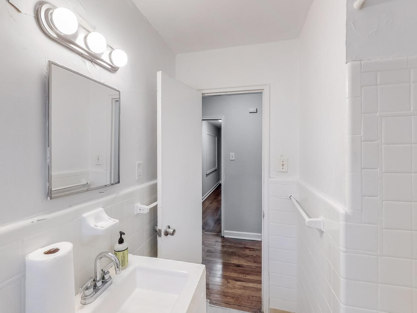Bathroom(s)