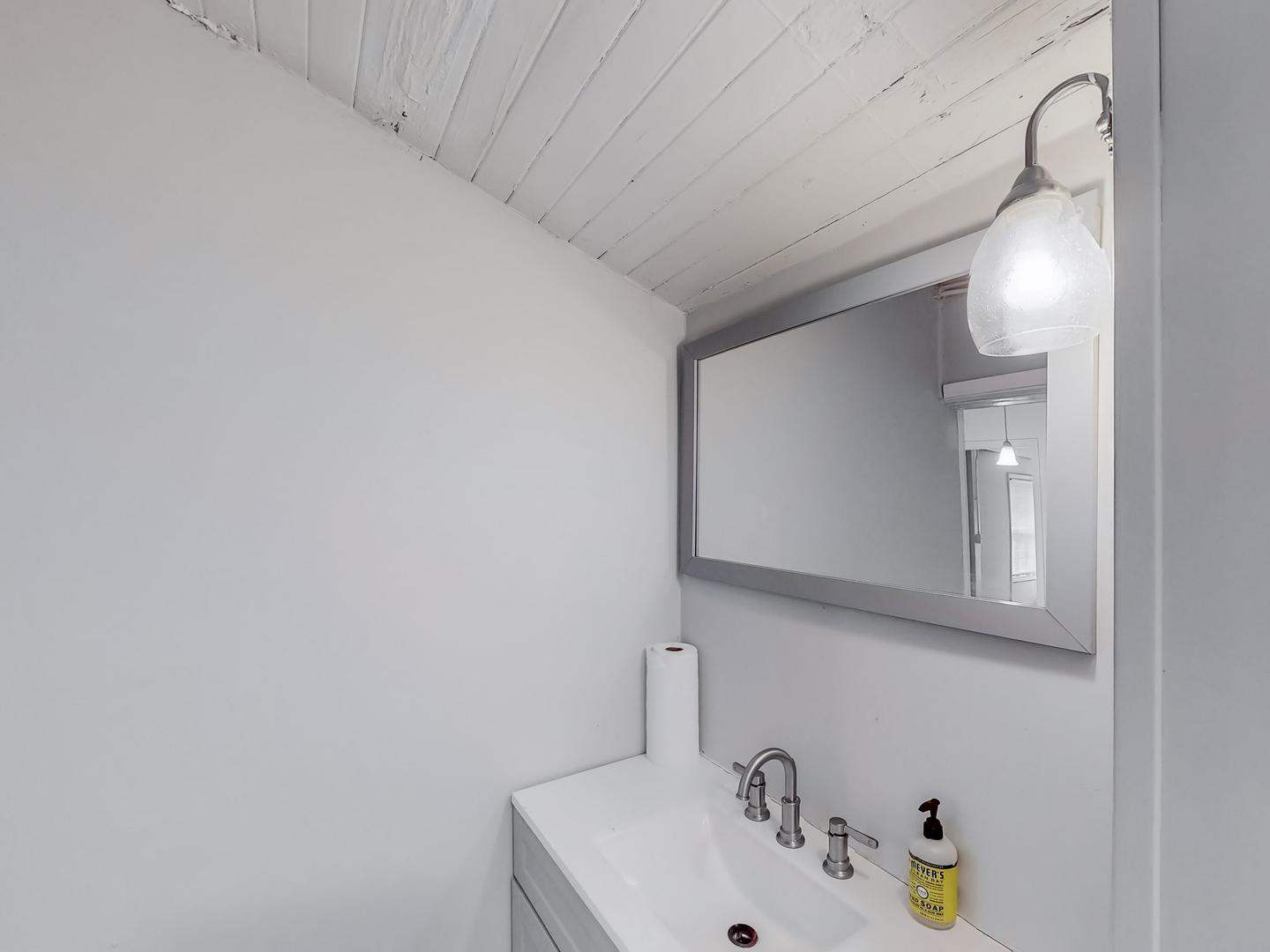 Bathroom(s)