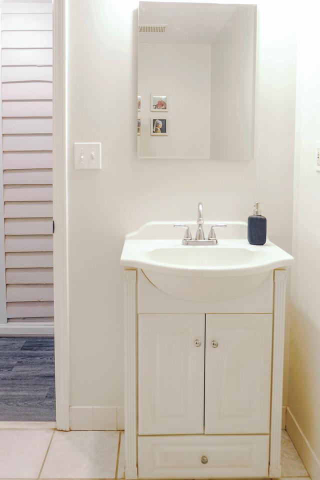 Bathroom(s)