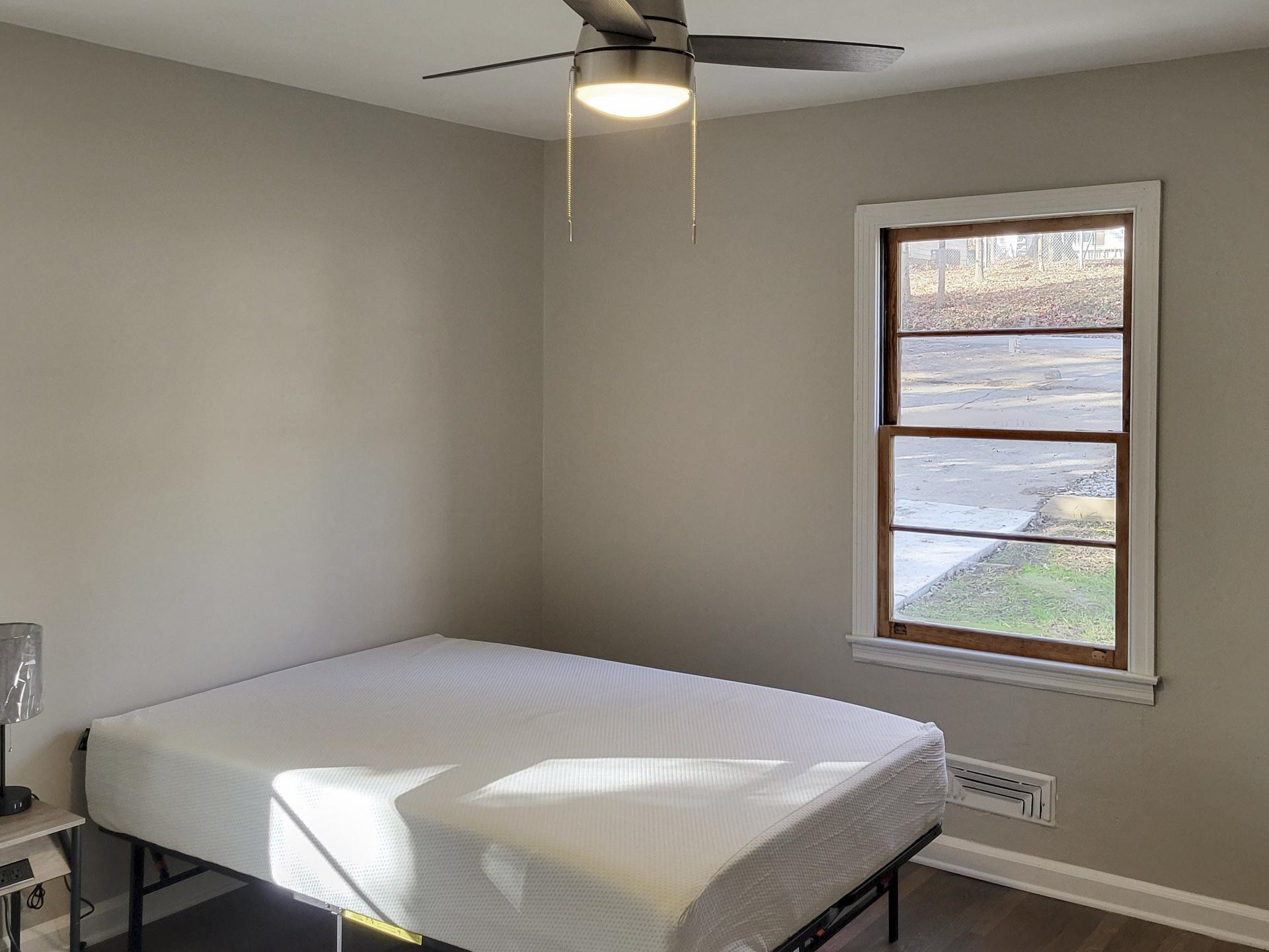 bedroom, detected:ceiling fan, window blind, bed