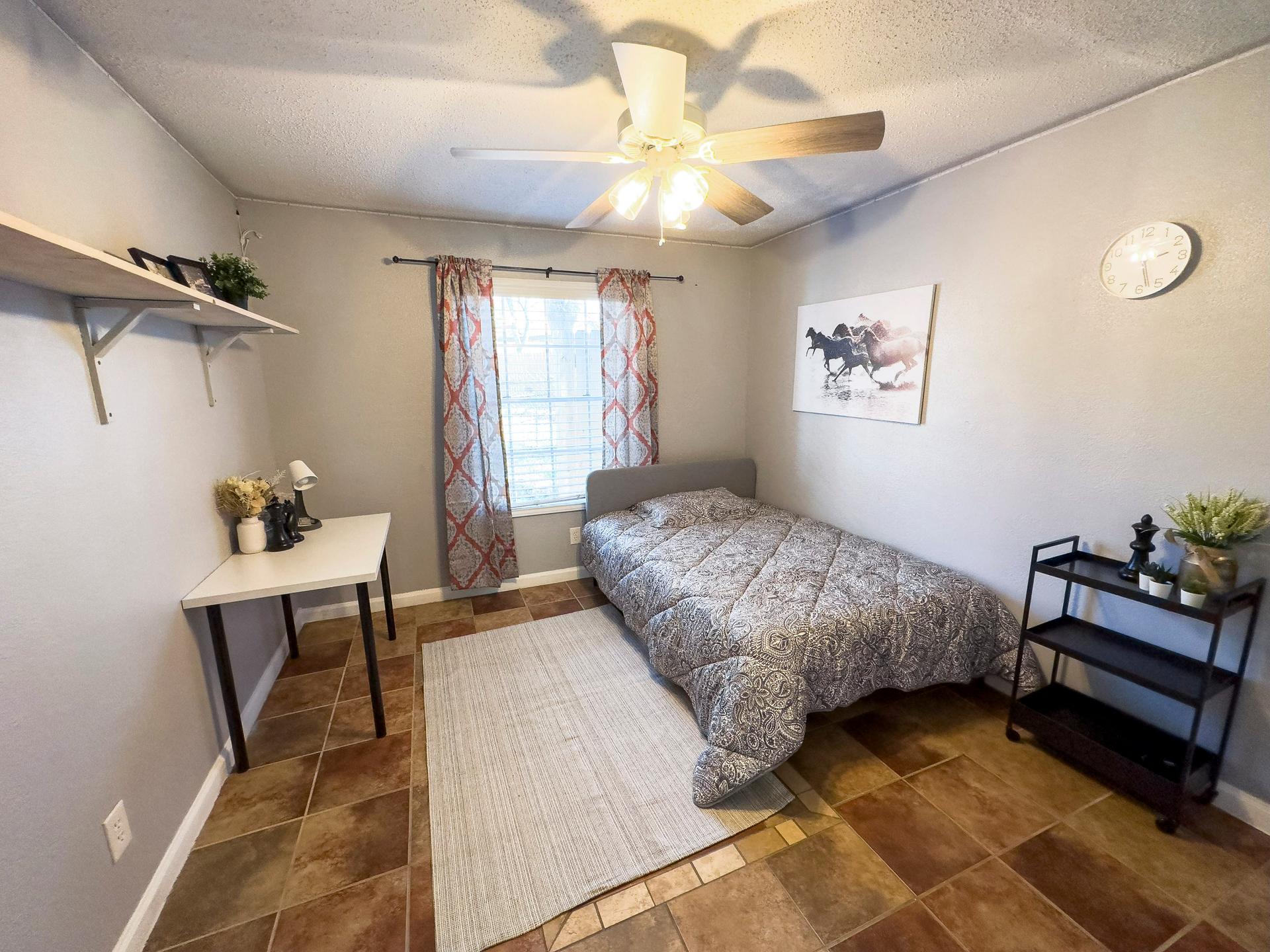 bedroom, detected:ceiling fan, bed, window blind