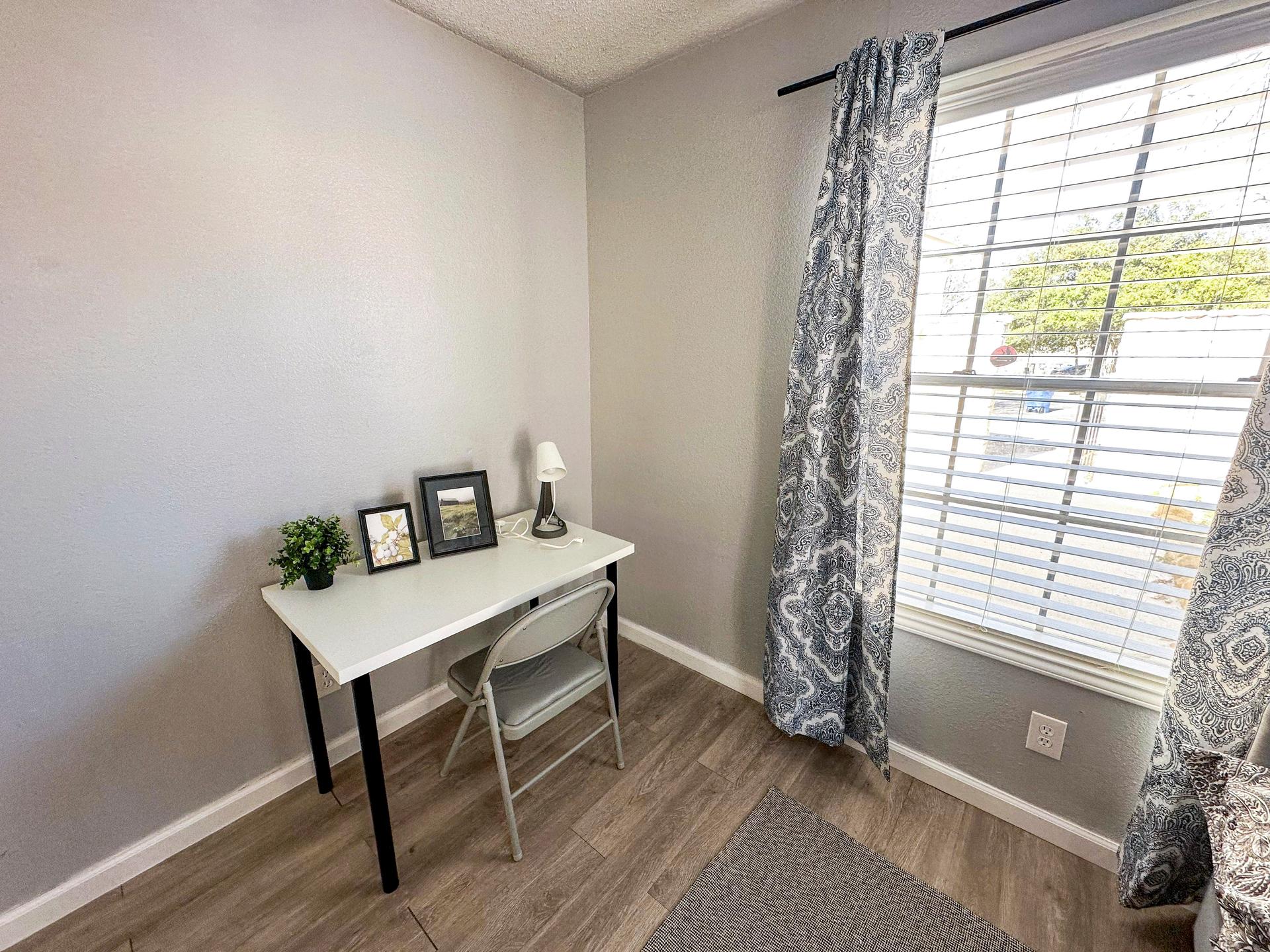 living_room, detected:window blind