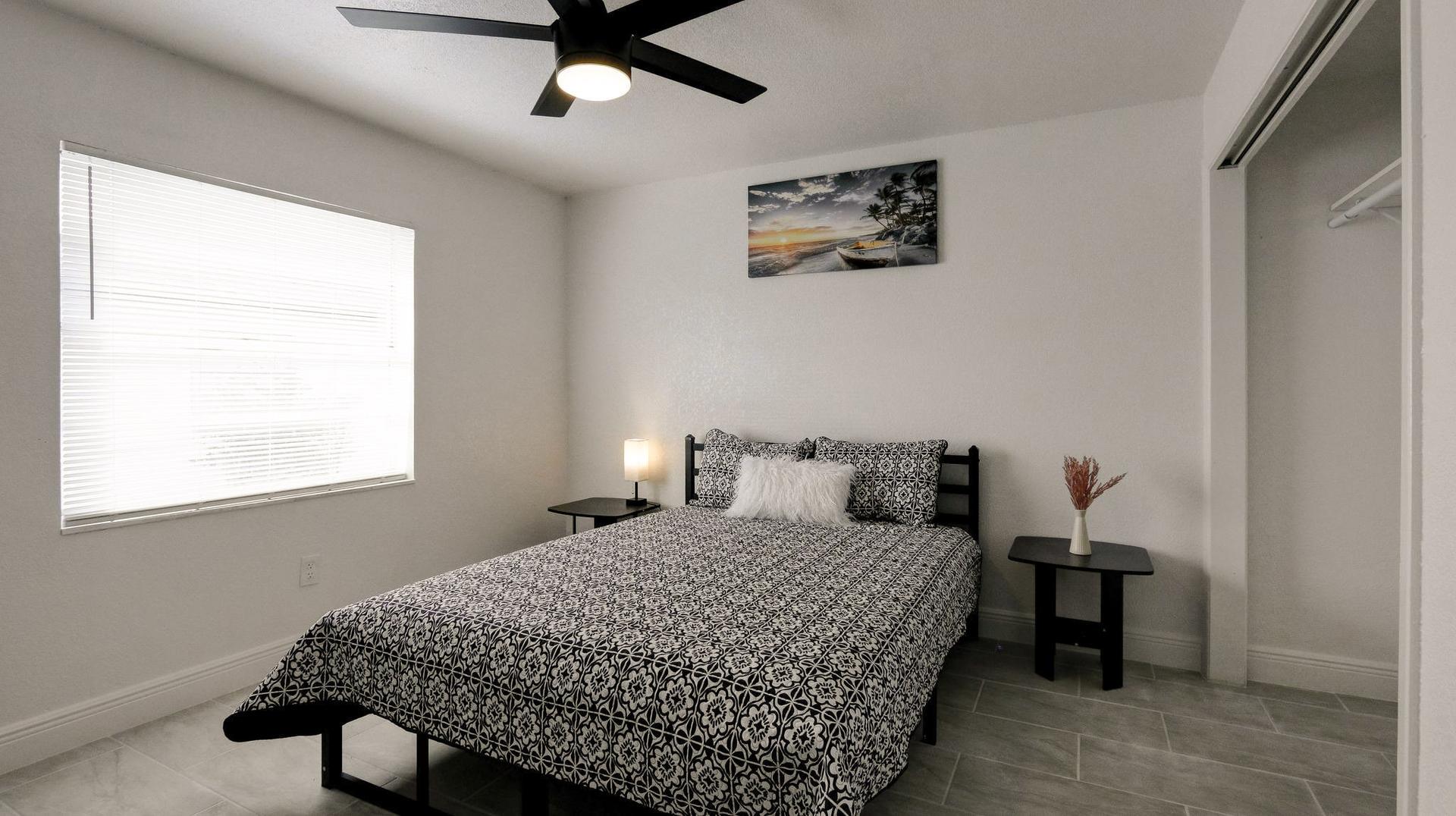 bedroom, detected:ceiling fan, bed