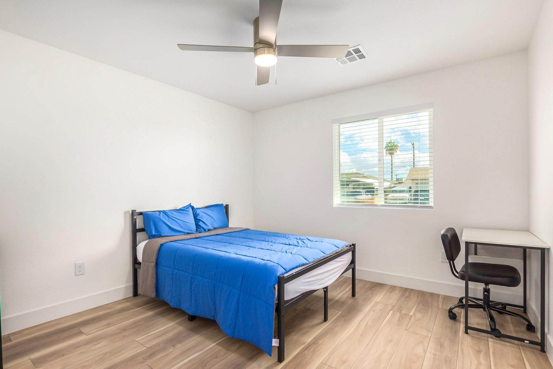 bedroom, detected:ceiling fan, bed