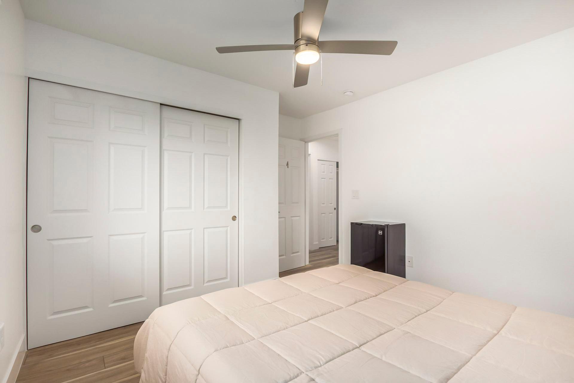 bedroom, detected:ceiling fan, bed
