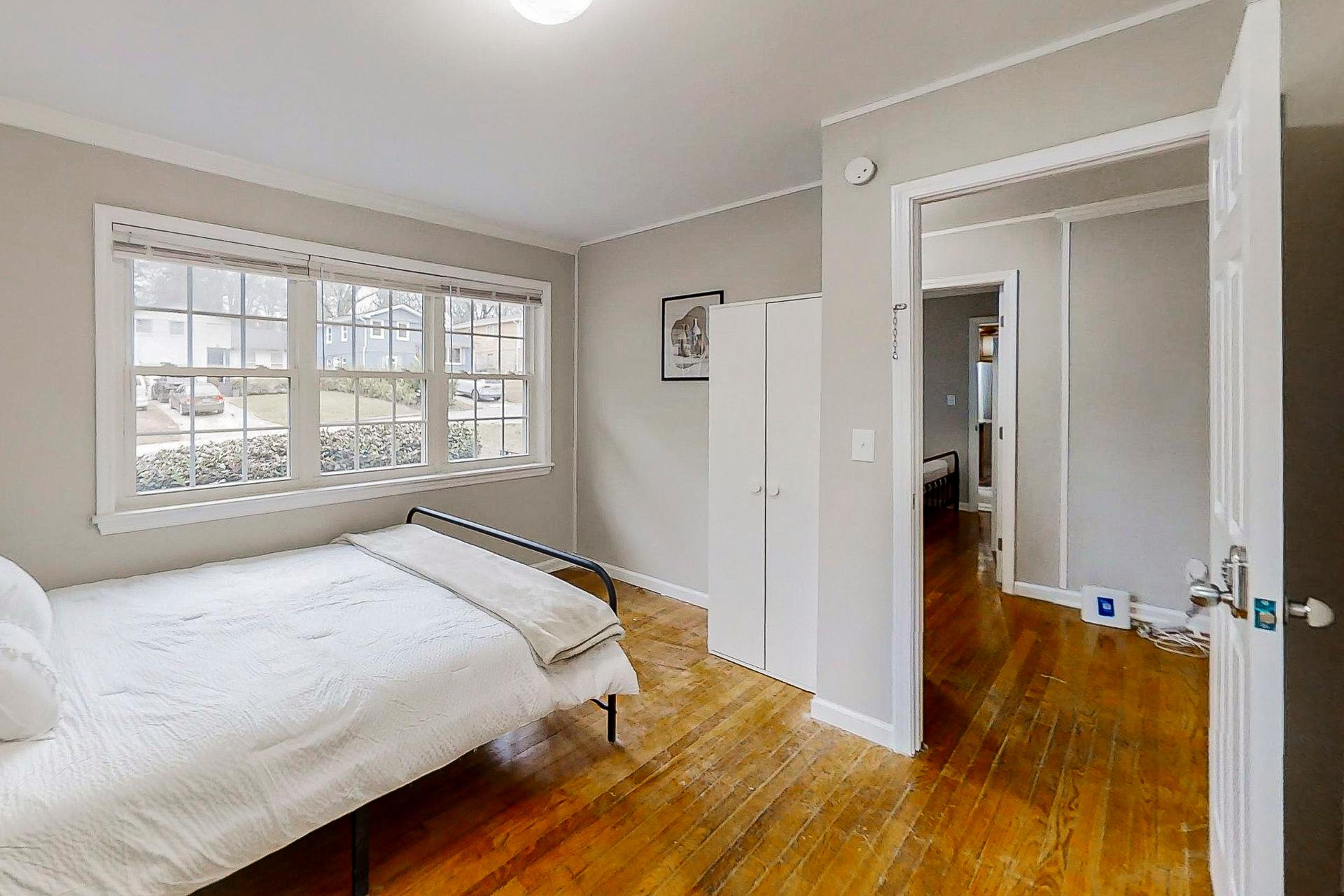 bedroom, detected:bed, window blind