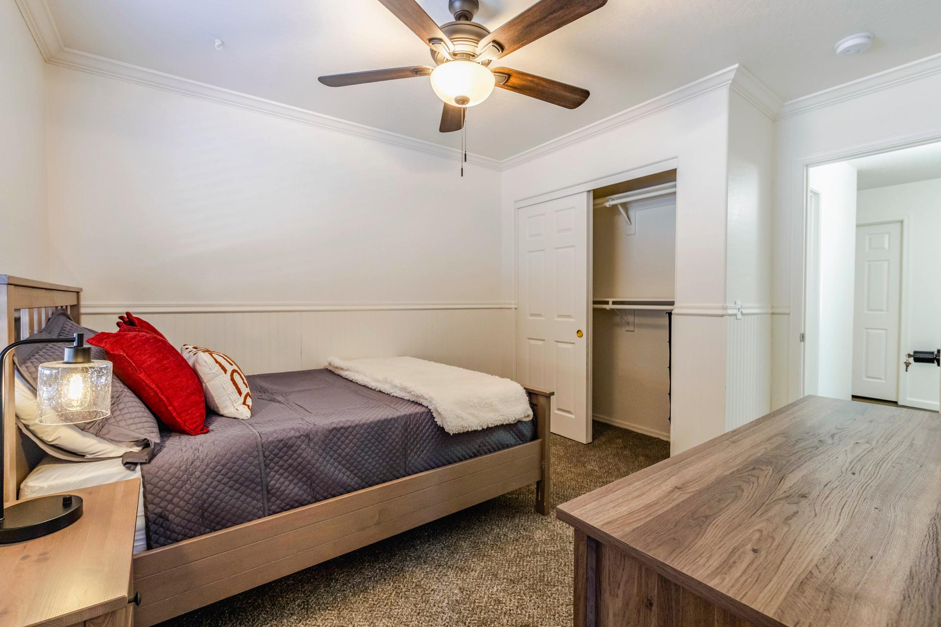 bedroom, detected:ceiling fan, bed