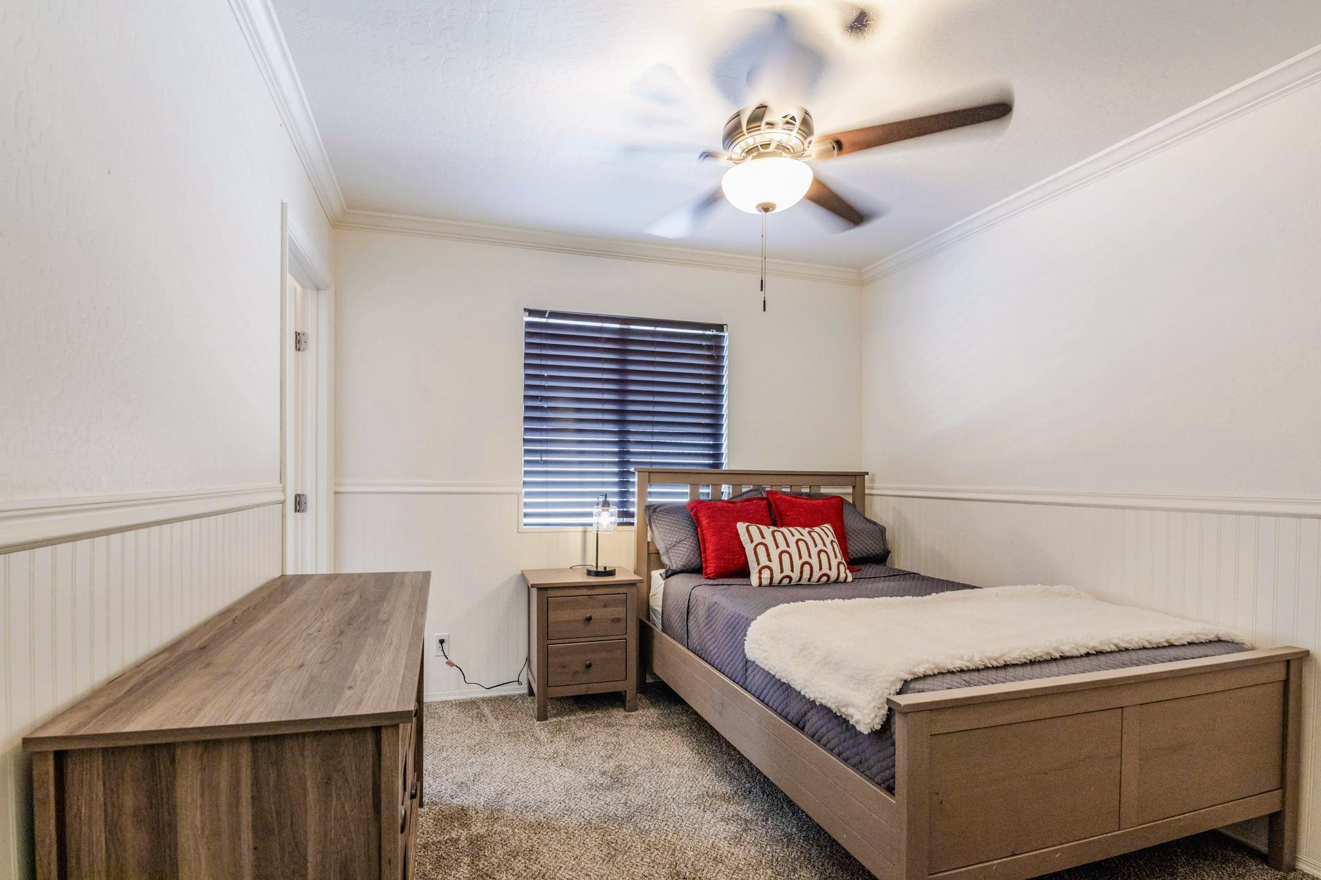 bedroom, detected:ceiling fan, window blind, bed