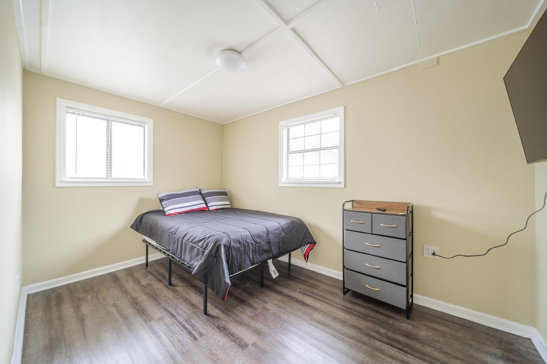 bedroom, detected:bed, window blind