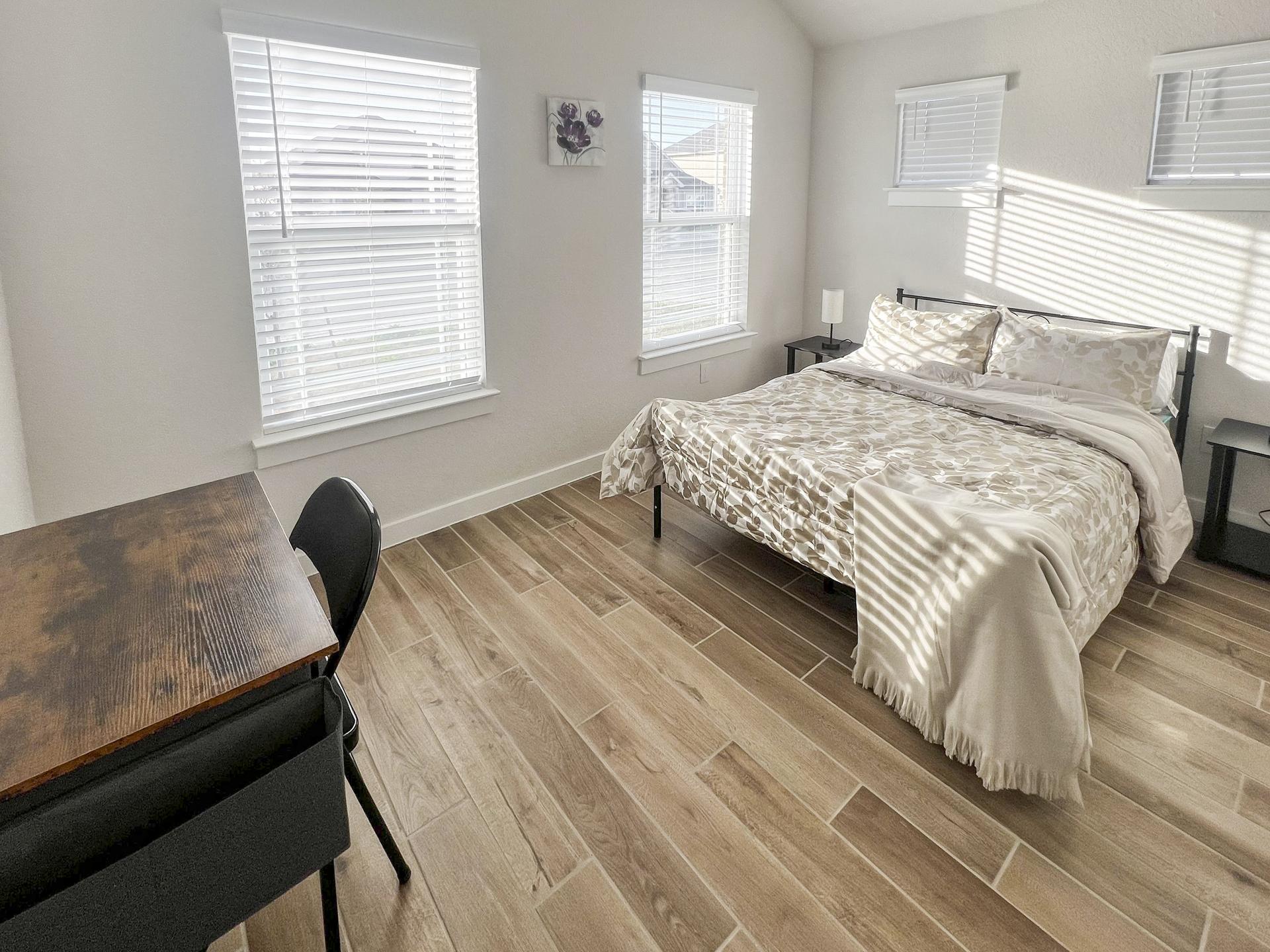 bedroom, detected:window blind, bed
