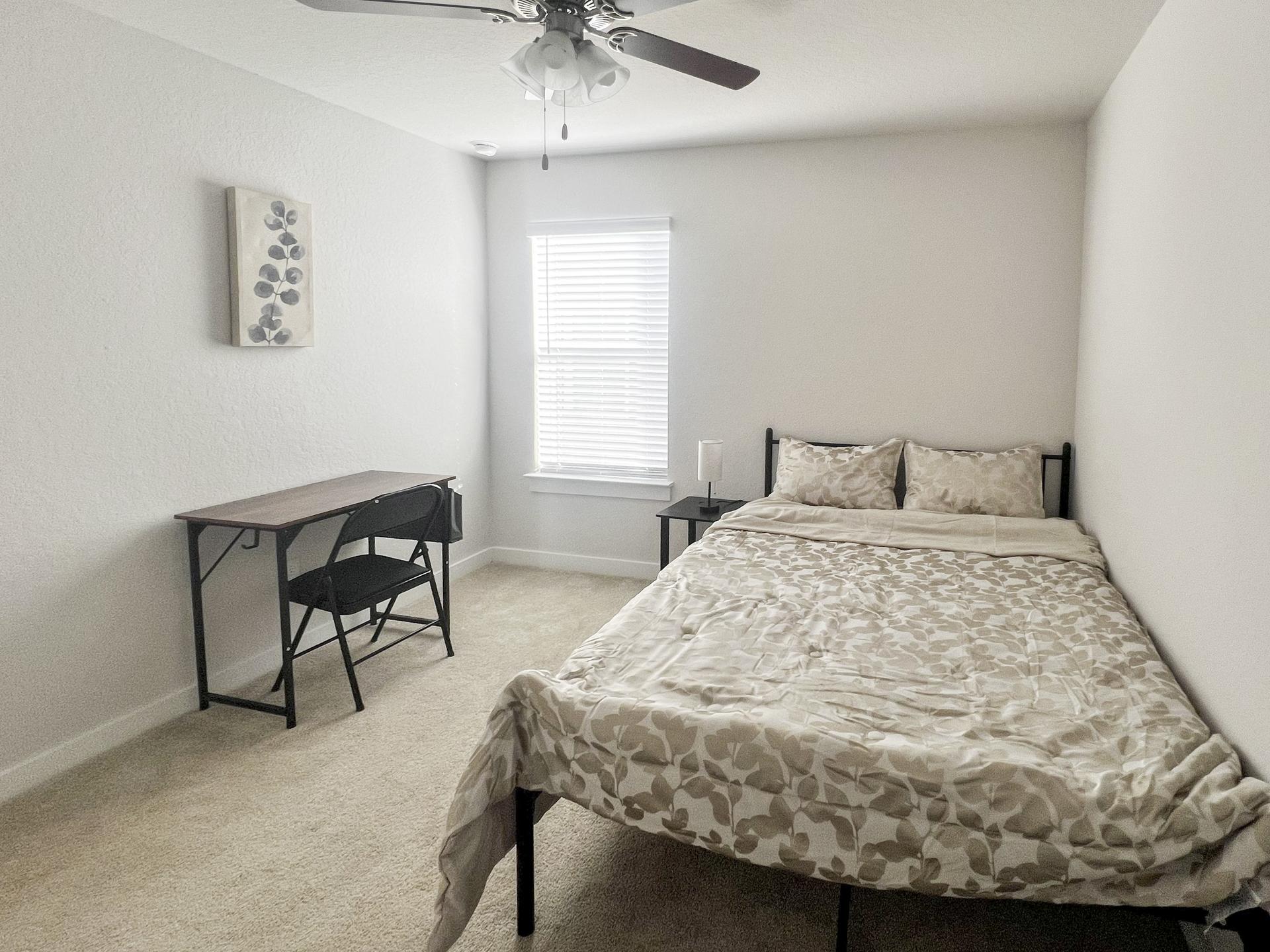 bedroom, detected:ceiling fan, window blind, bed