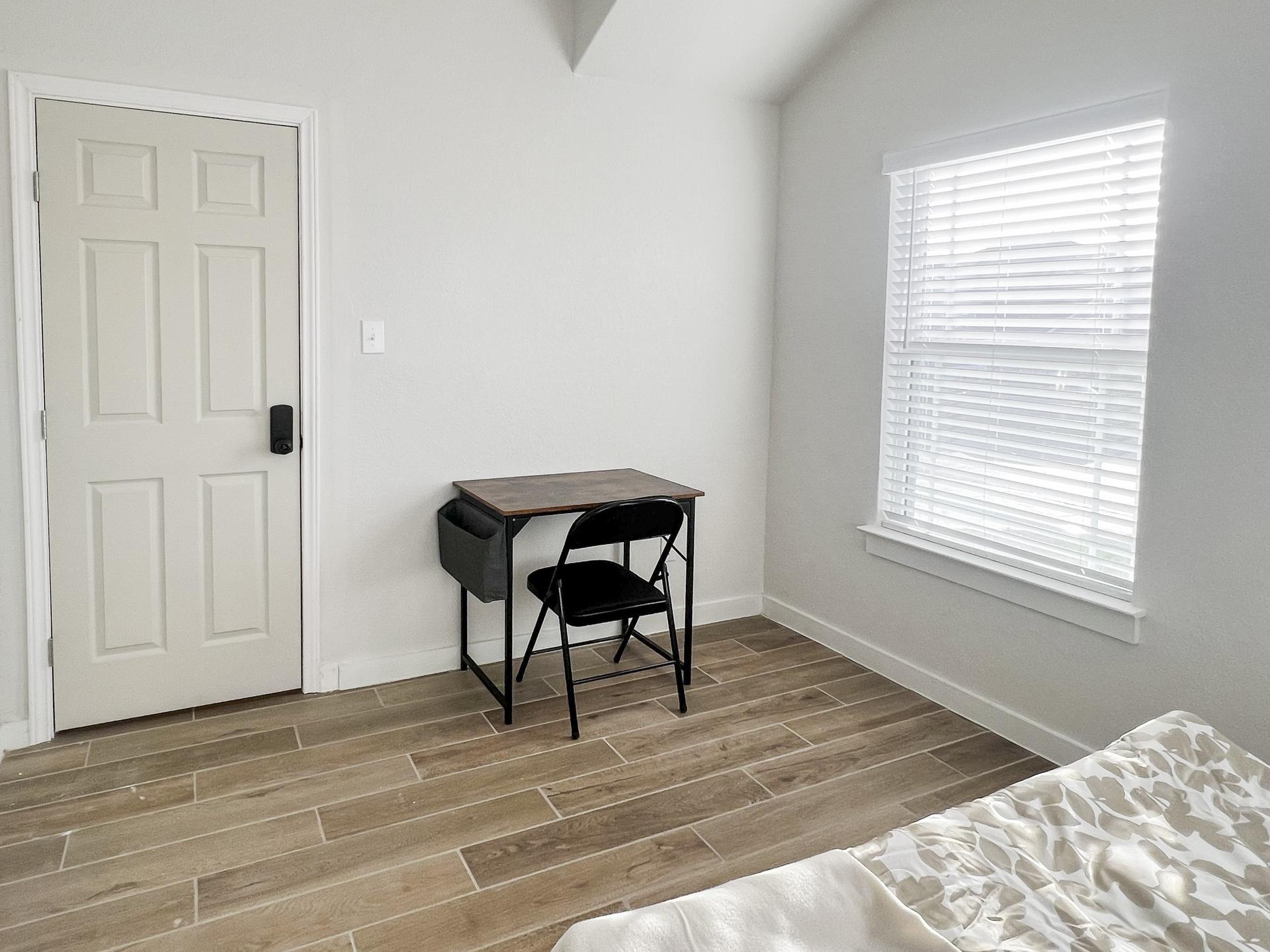 bedroom, detected:window blind, bed