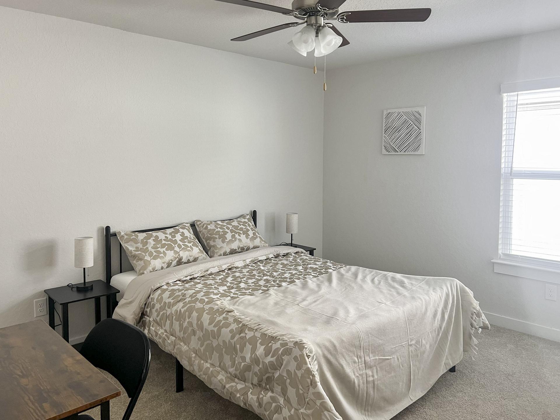 bedroom, detected:ceiling fan, window blind, bed