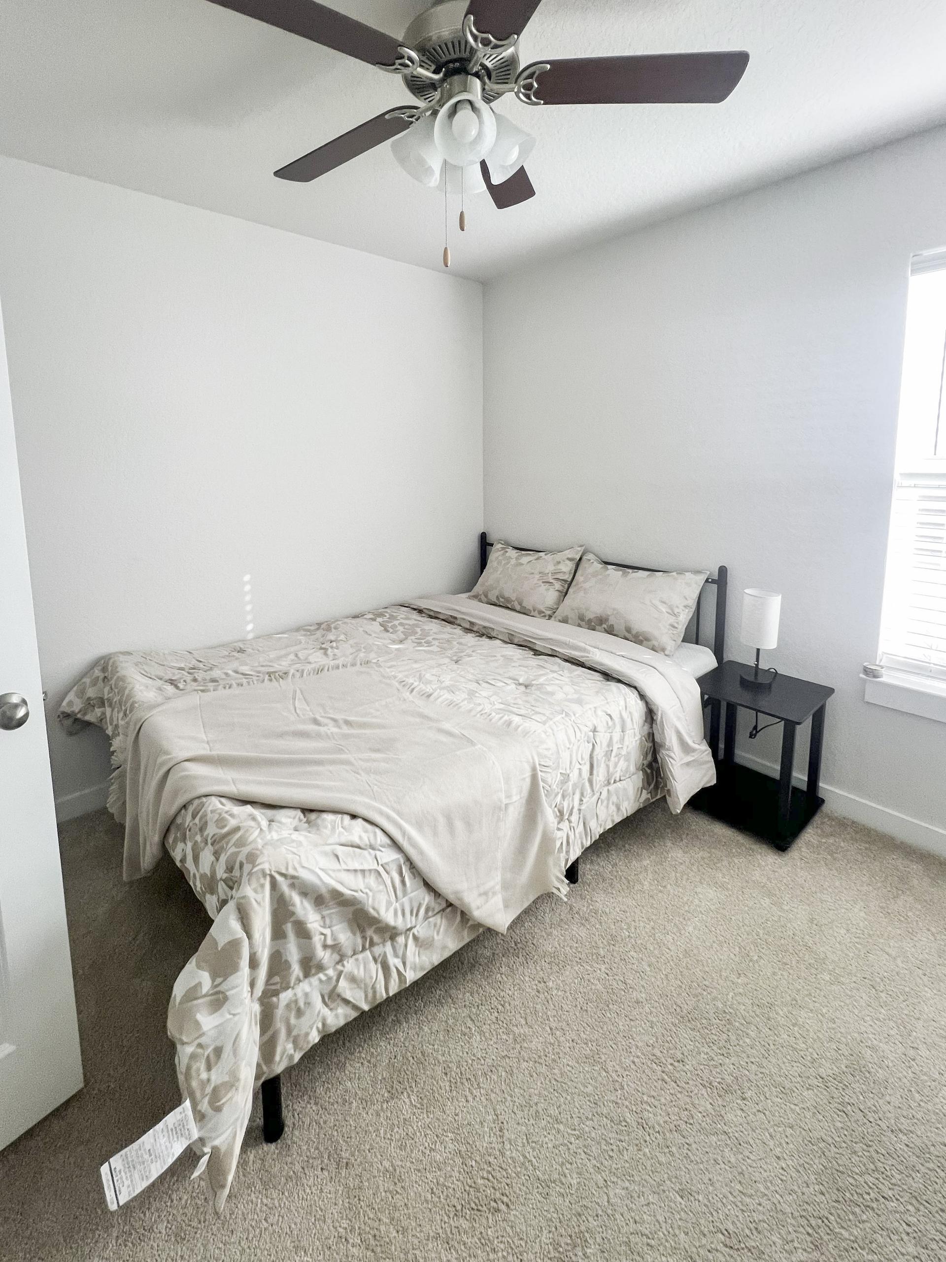 bedroom, detected:ceiling fan, window blind, bed
