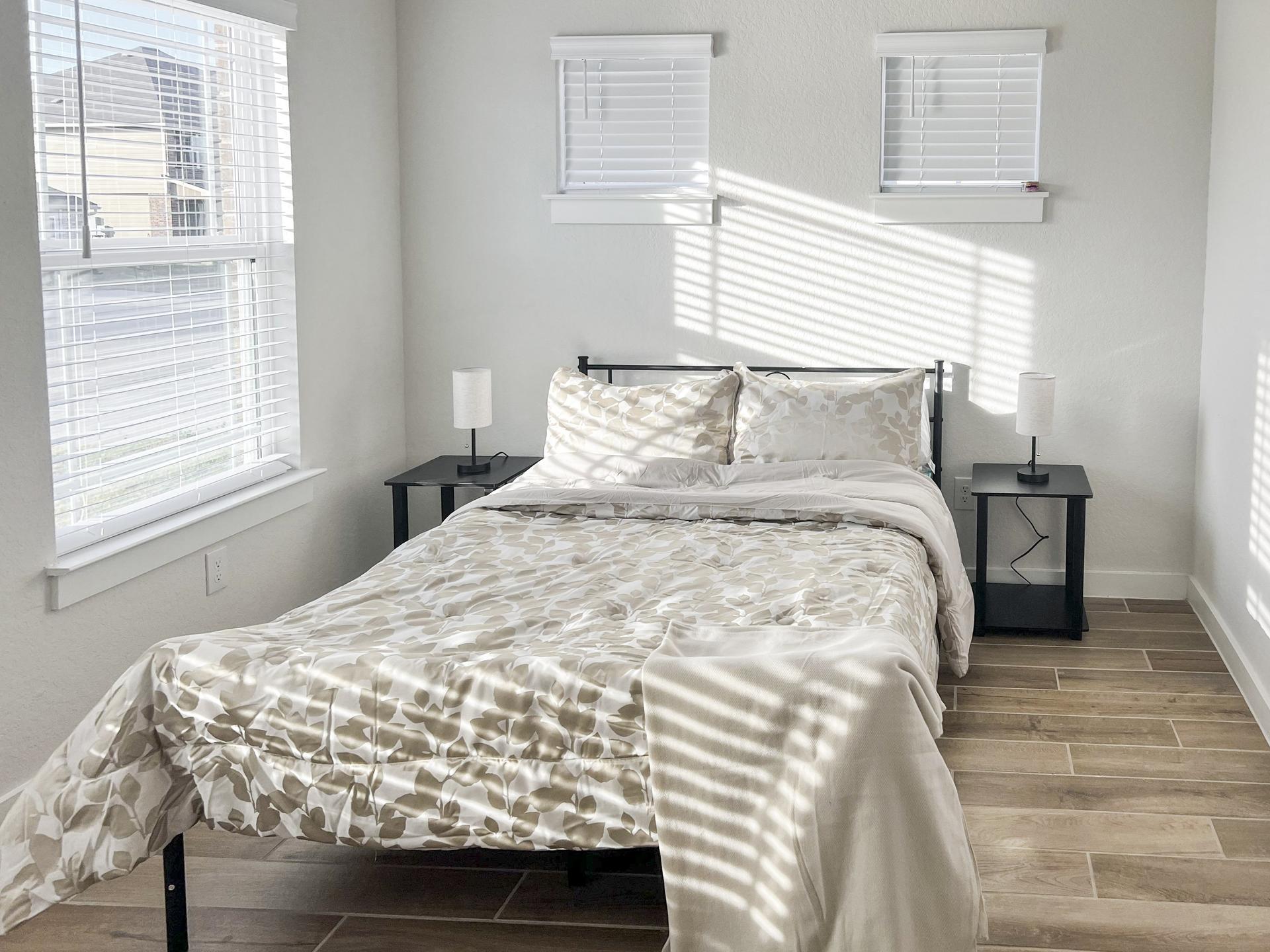 bedroom, detected:window blind, bed
