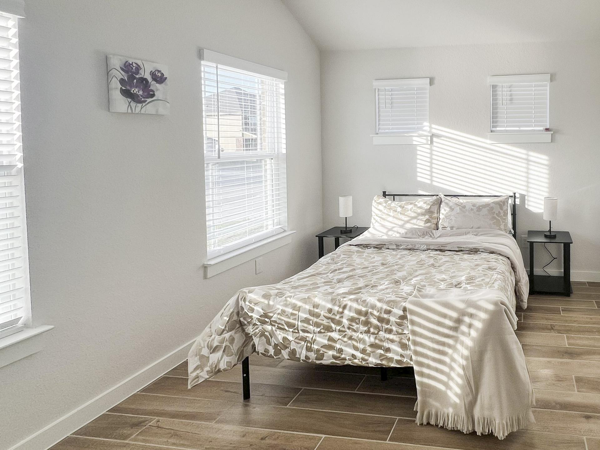 bedroom, detected:window blind, bed