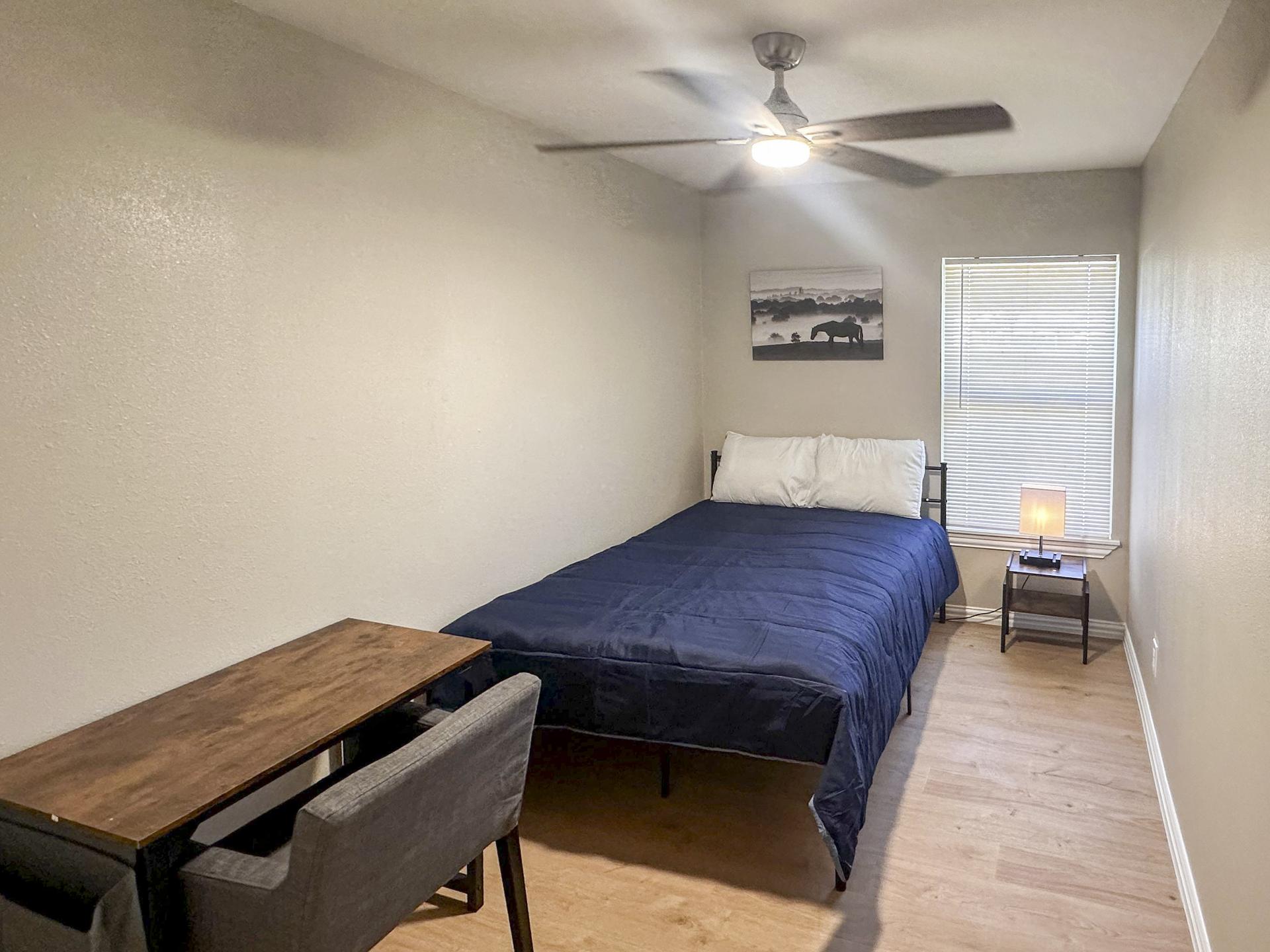 bedroom, detected:ceiling fan, window blind, bed