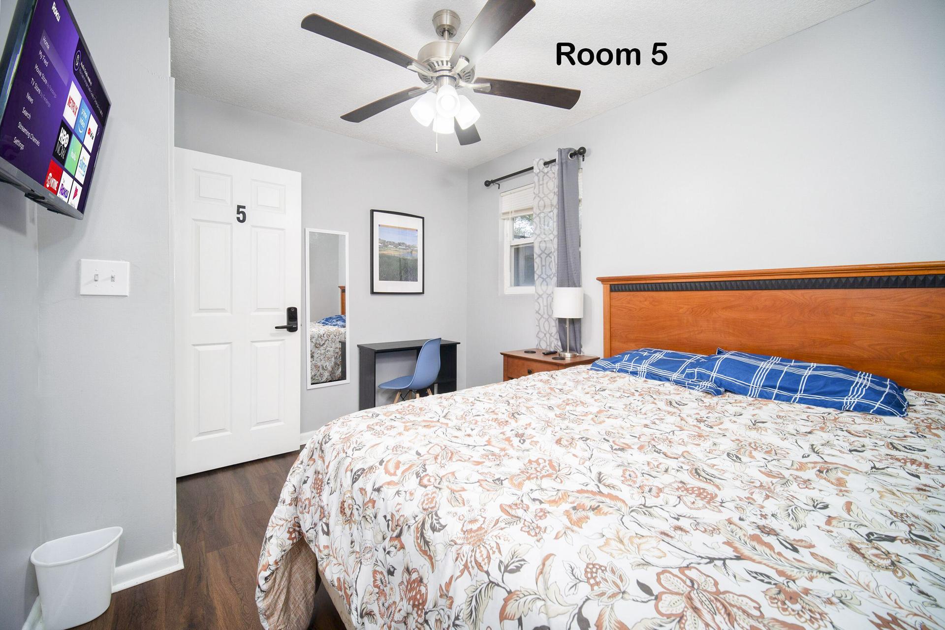 bedroom, detected:ceiling fan, window blind, bed