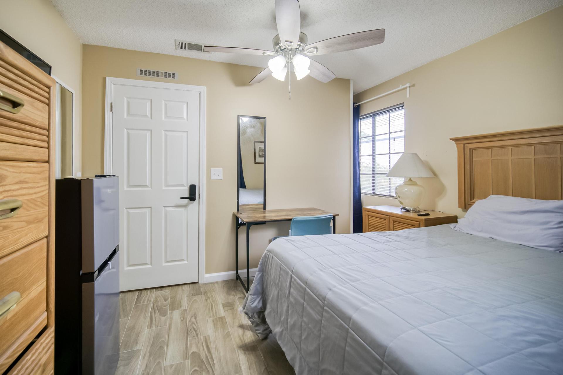 Spacious corner room with 2 windows!