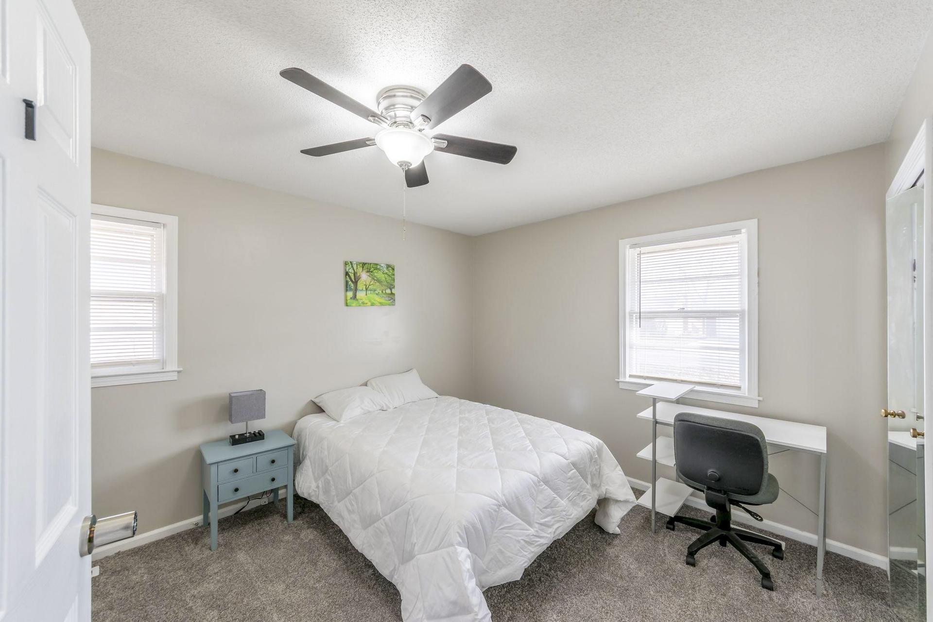 bedroom, detected:ceiling fan, window blind, bed