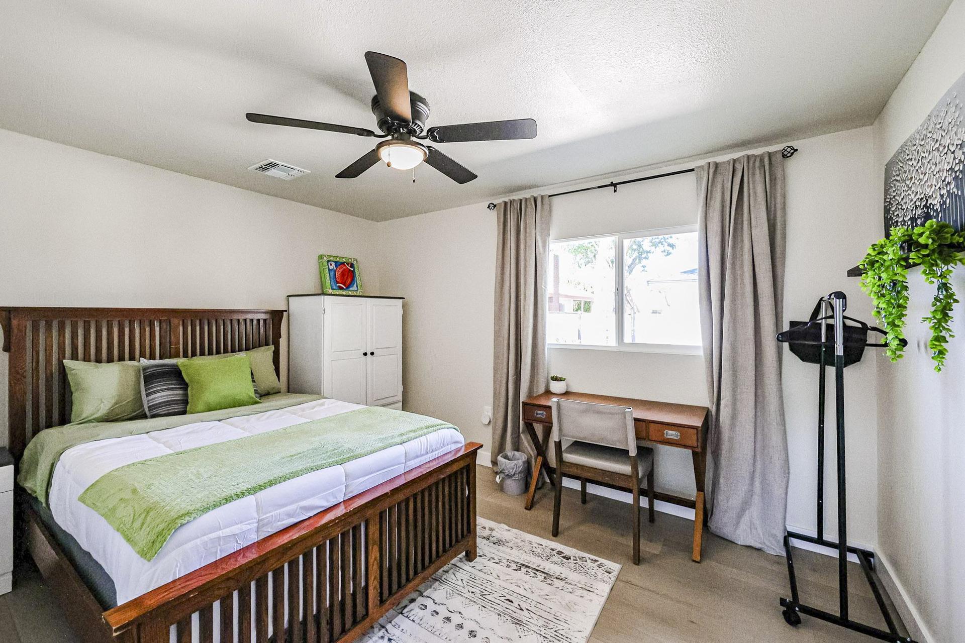 bedroom, detected:ceiling fan, bed