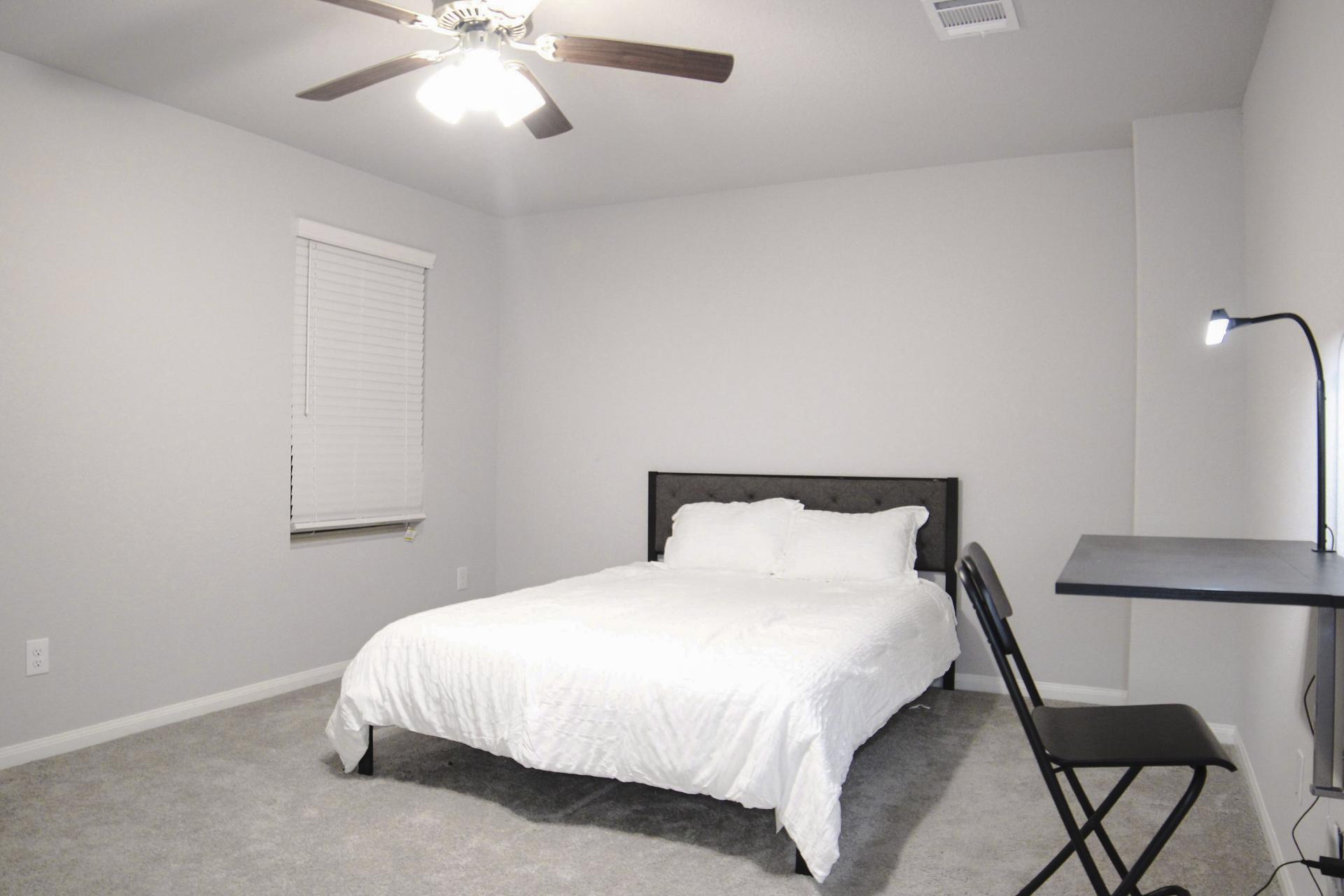 bedroom, detected:ceiling fan, window blind, bed