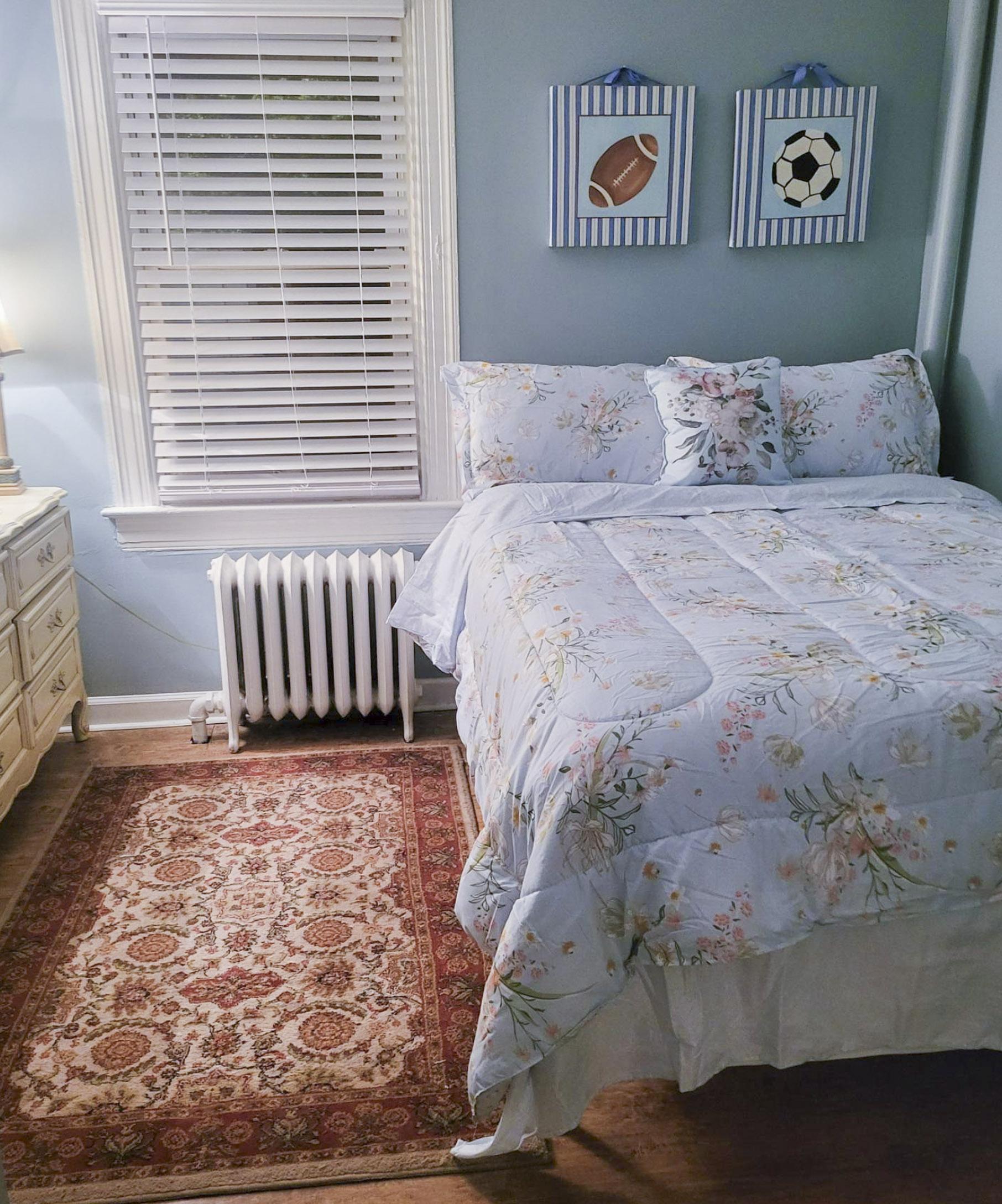 bedroom, detected:window blind, bed