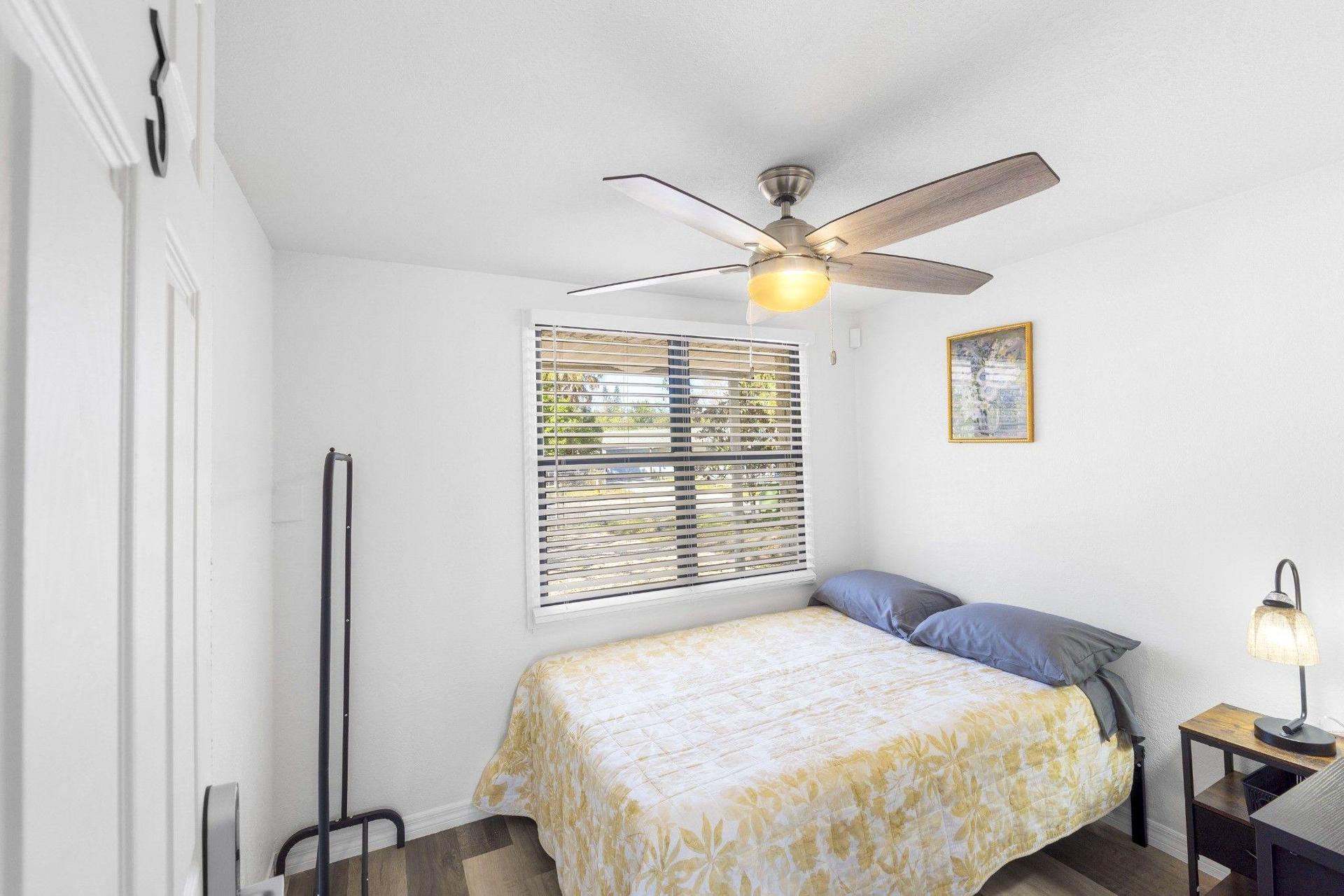 bedroom, detected:ceiling fan, window blind, bed