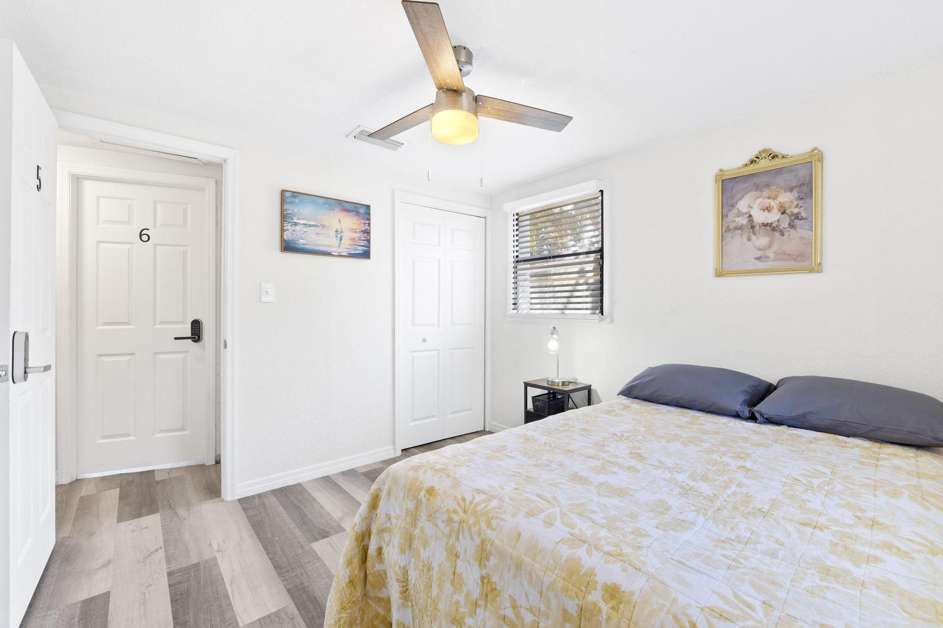 bedroom, detected:ceiling fan, window blind, bed