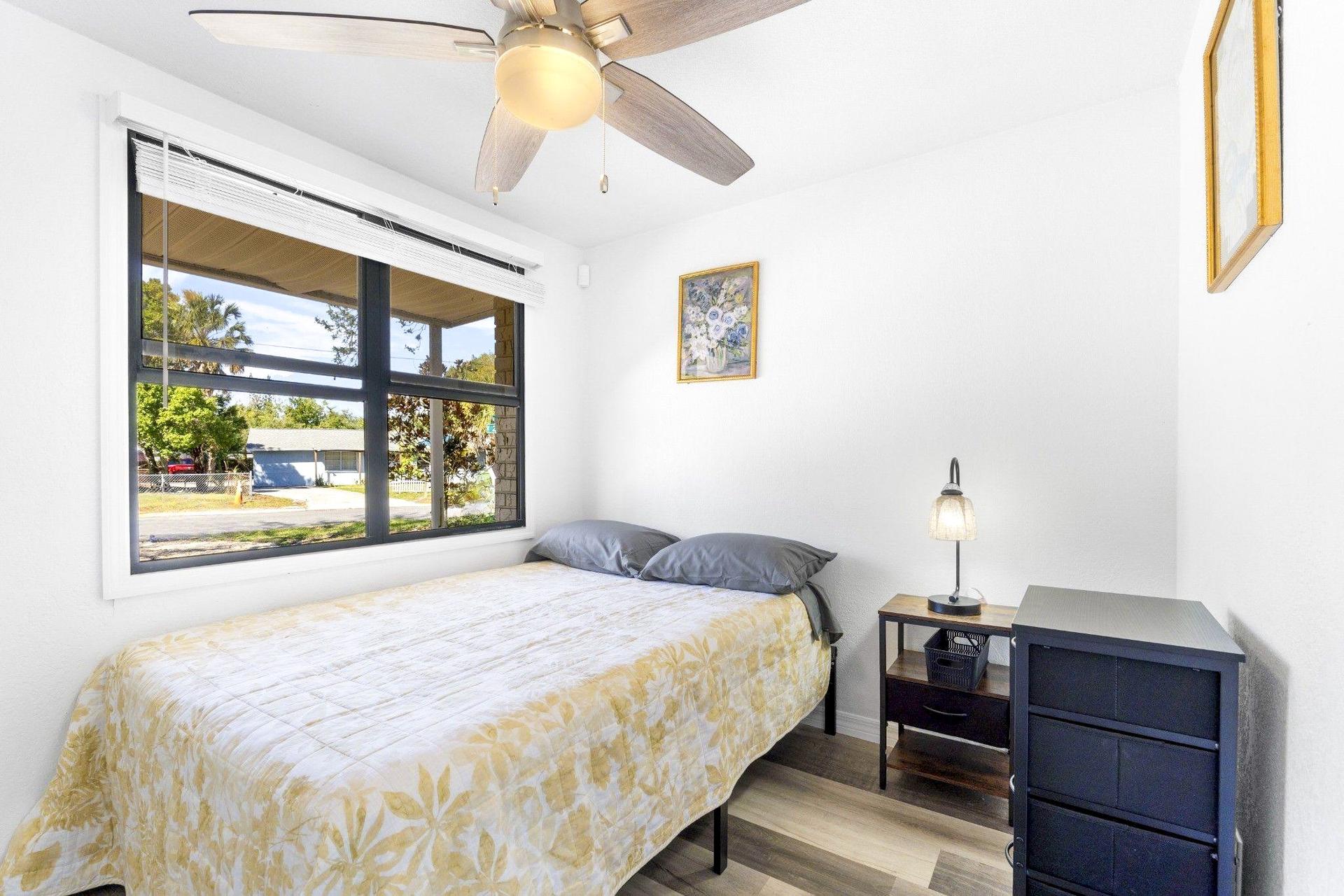 bedroom, detected:ceiling fan, bed, window blind