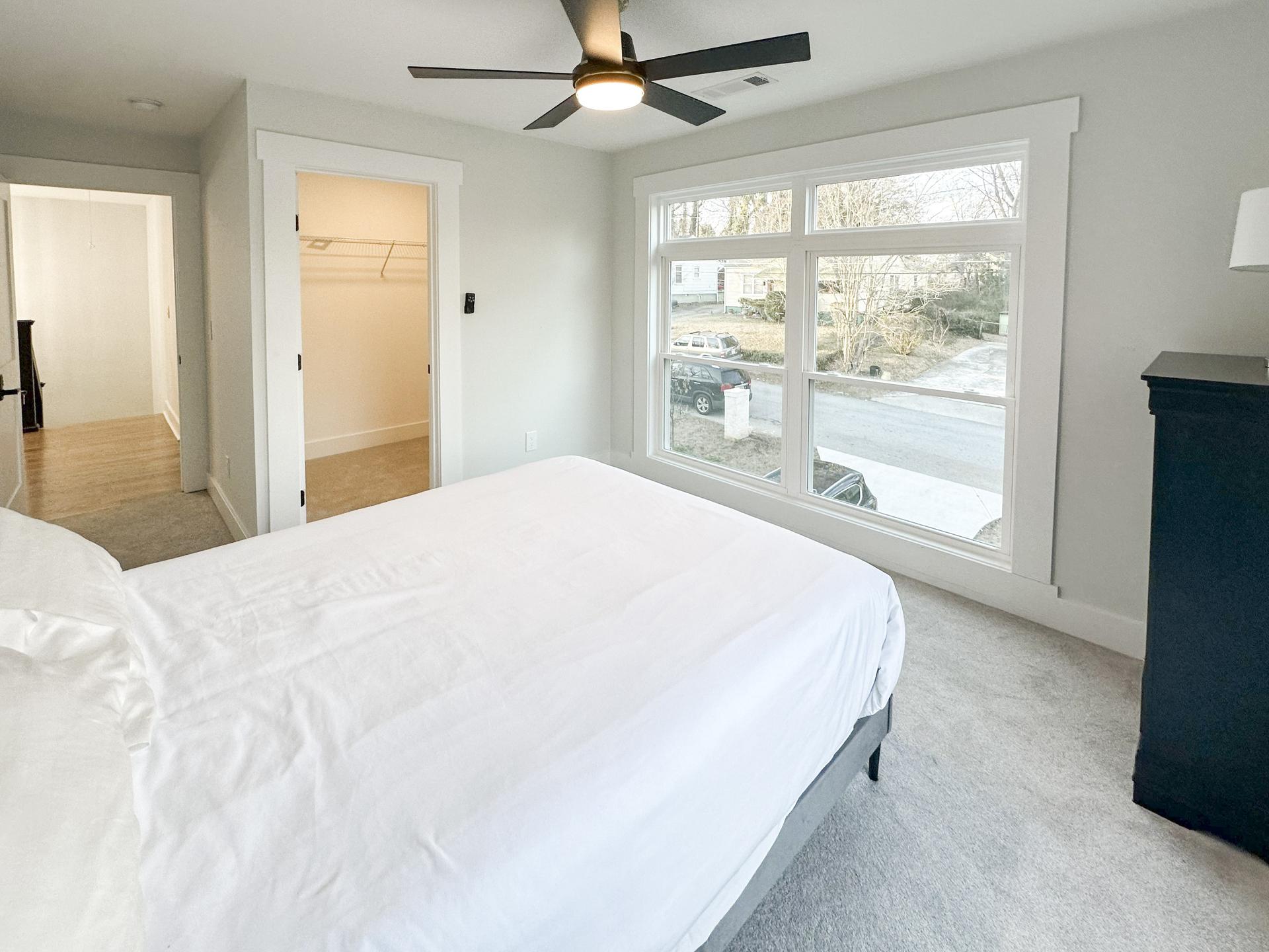 bedroom, detected:ceiling fan, bed, window blind