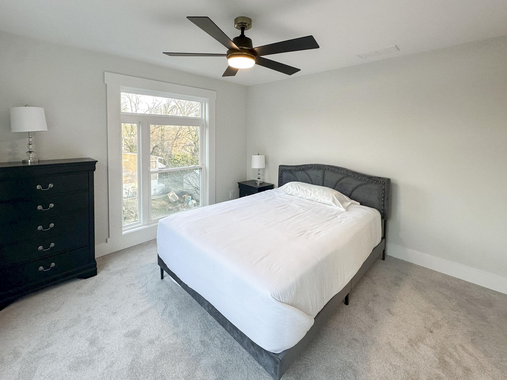 bedroom, detected:ceiling fan, window blind, bed